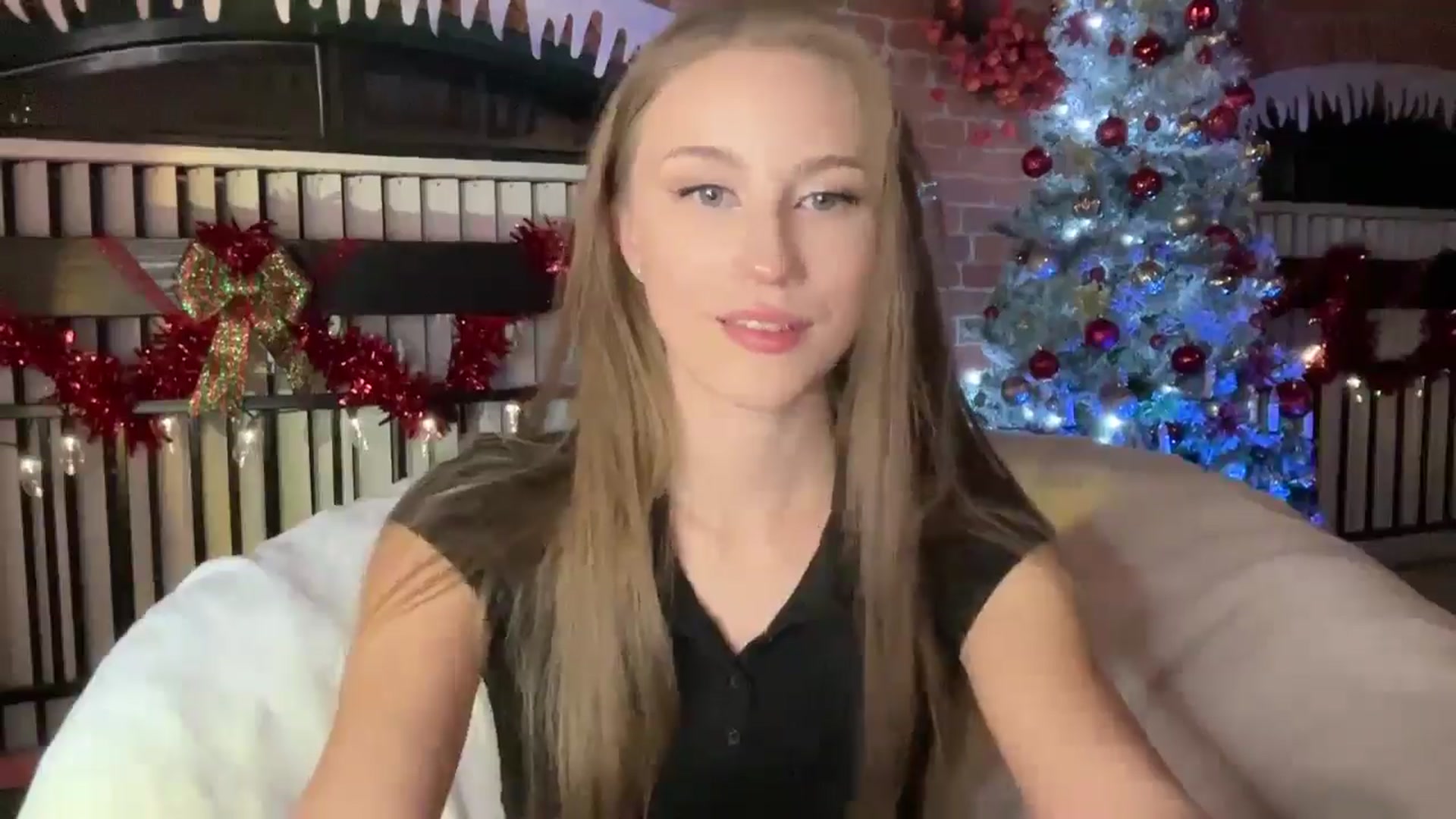 Gallery image thumbnail from Luna_Moore1's myfreecams stream on, 01/01/2025, 24:37 image 18 of 20