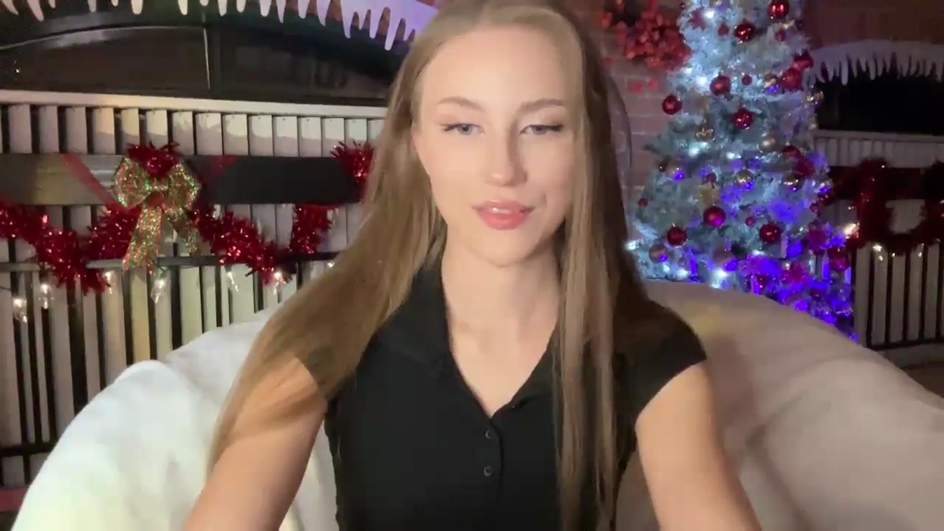 Gallery image thumbnail from Luna_Moore1's myfreecams stream on, 01/01/2025, 24:37 image 16 of 20