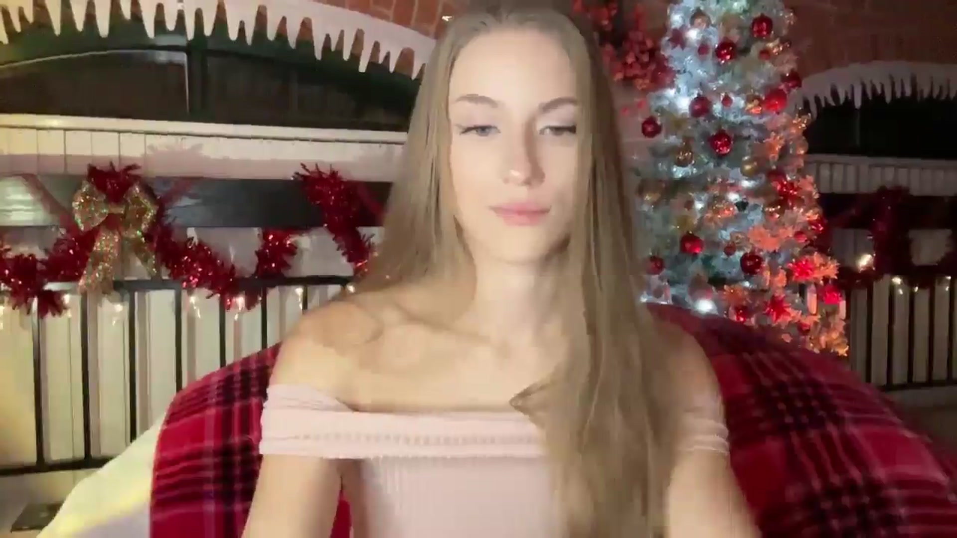 Gallery image thumbnail from Luna_Moore1's myfreecams stream on, 01/05/2025, 22:58 image 18 of 20