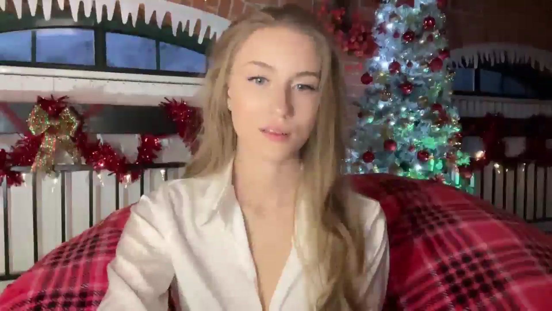Gallery image thumbnail from Luna_Moore1's myfreecams stream on, 01/06/2025, 22:06 image 4 of 20