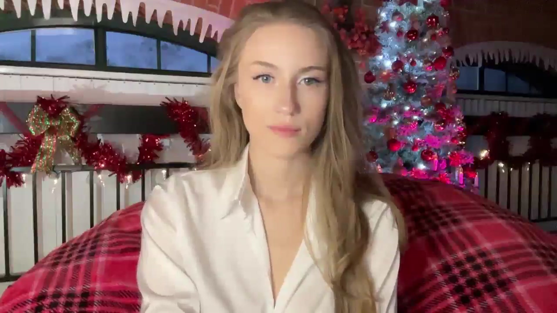 Gallery image thumbnail from Luna_Moore1's myfreecams stream on, 01/06/2025, 22:06 image 2 of 20