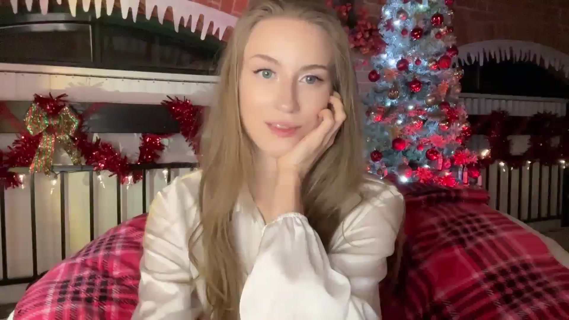 Gallery image thumbnail from Luna_Moore1's myfreecams stream on, 01/06/2025, 23:09 image 20 of 20
