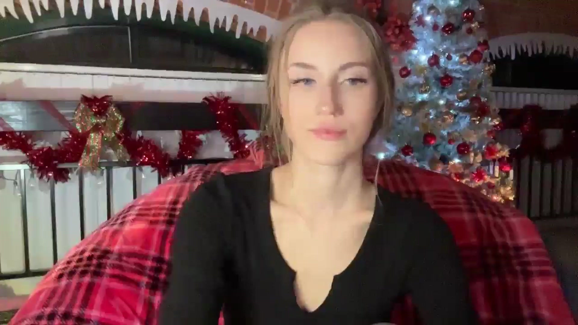 Gallery image thumbnail from Luna_Moore1's myfreecams stream on, 01/10/2025, 24:00 image 20 of 20