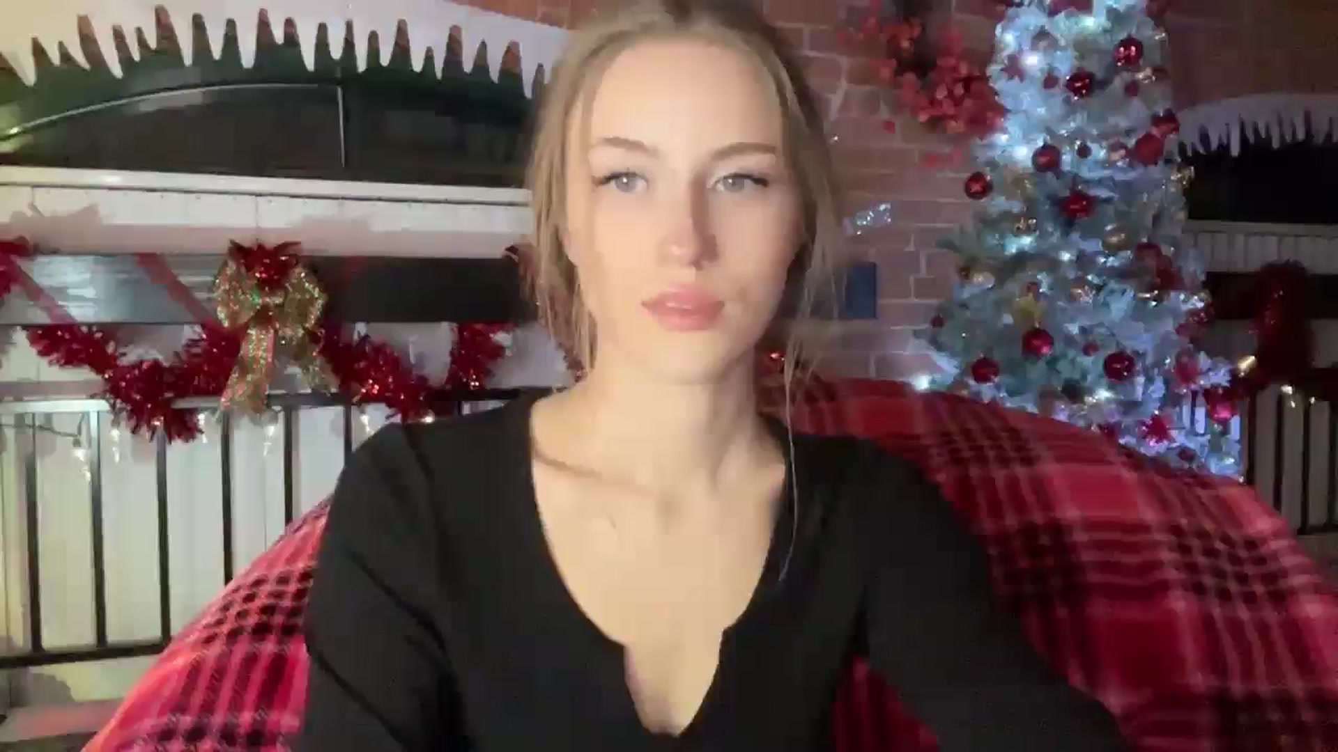 Gallery image thumbnail from Luna_Moore1's myfreecams stream on, 01/10/2025, 24:00 image 8 of 20