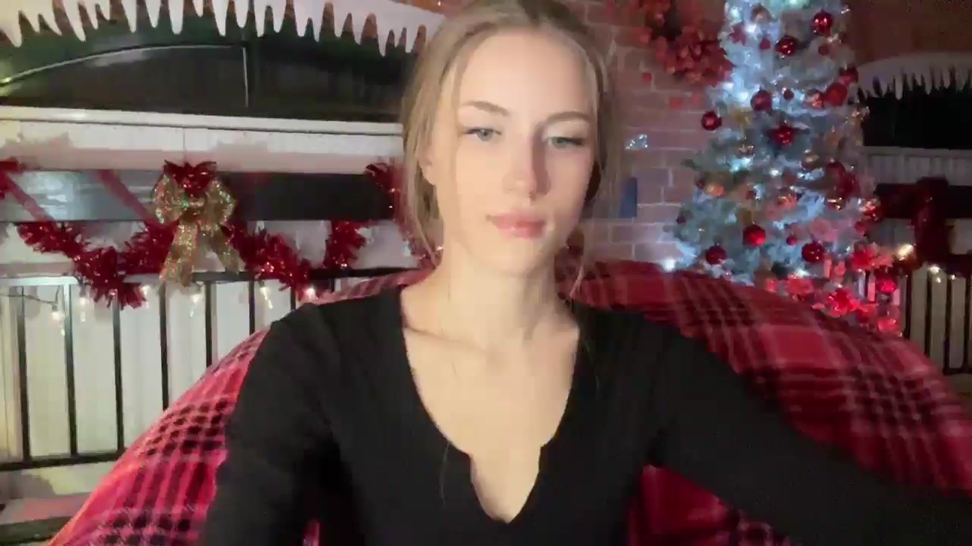 Gallery image thumbnail from Luna_Moore1's myfreecams stream on, 01/10/2025, 24:00 image 12 of 20