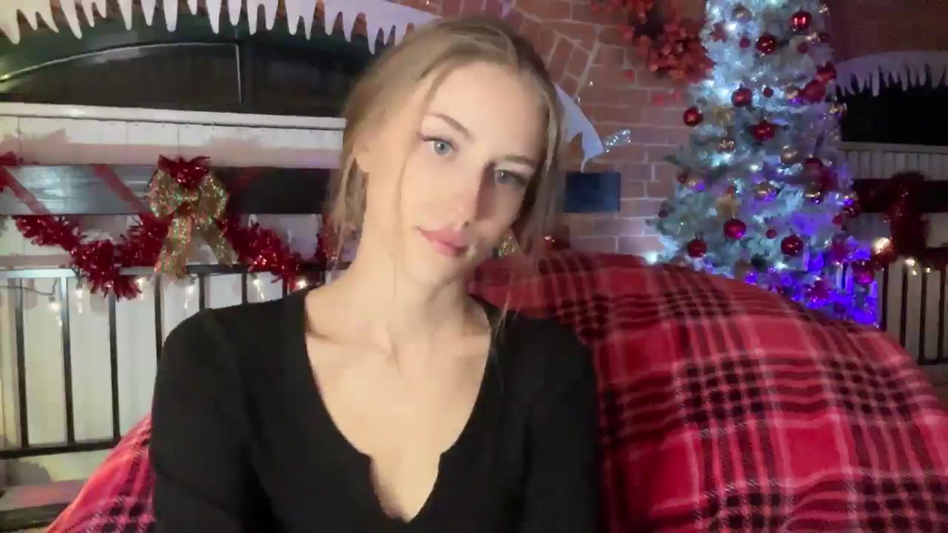 Gallery image thumbnail from Luna_Moore1's myfreecams stream on, 01/10/2025, 24:00 image 10 of 20