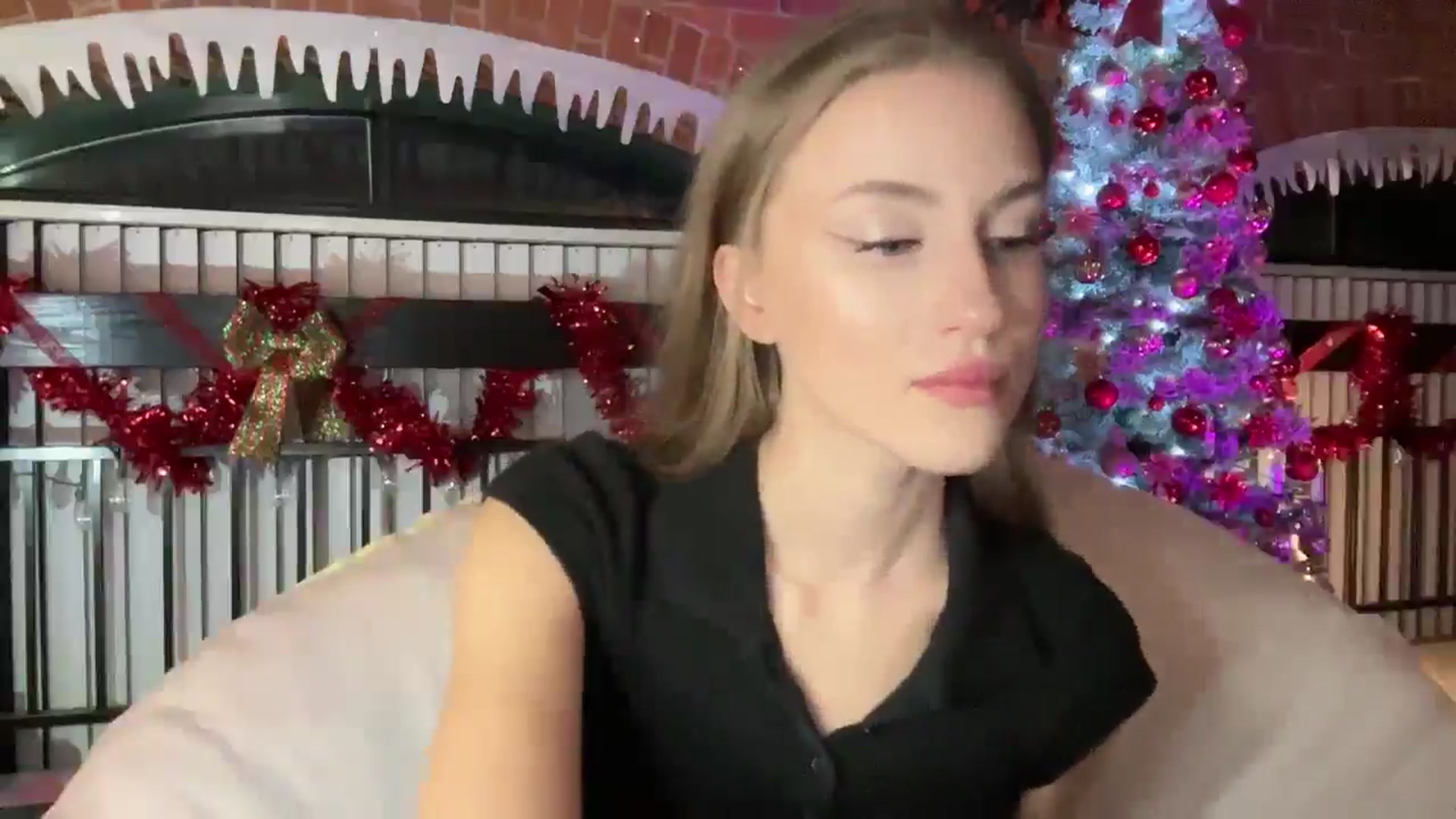 Gallery image thumbnail from Luna_Moore1's myfreecams stream on, 01/10/2025, 22:54 image 8 of 20