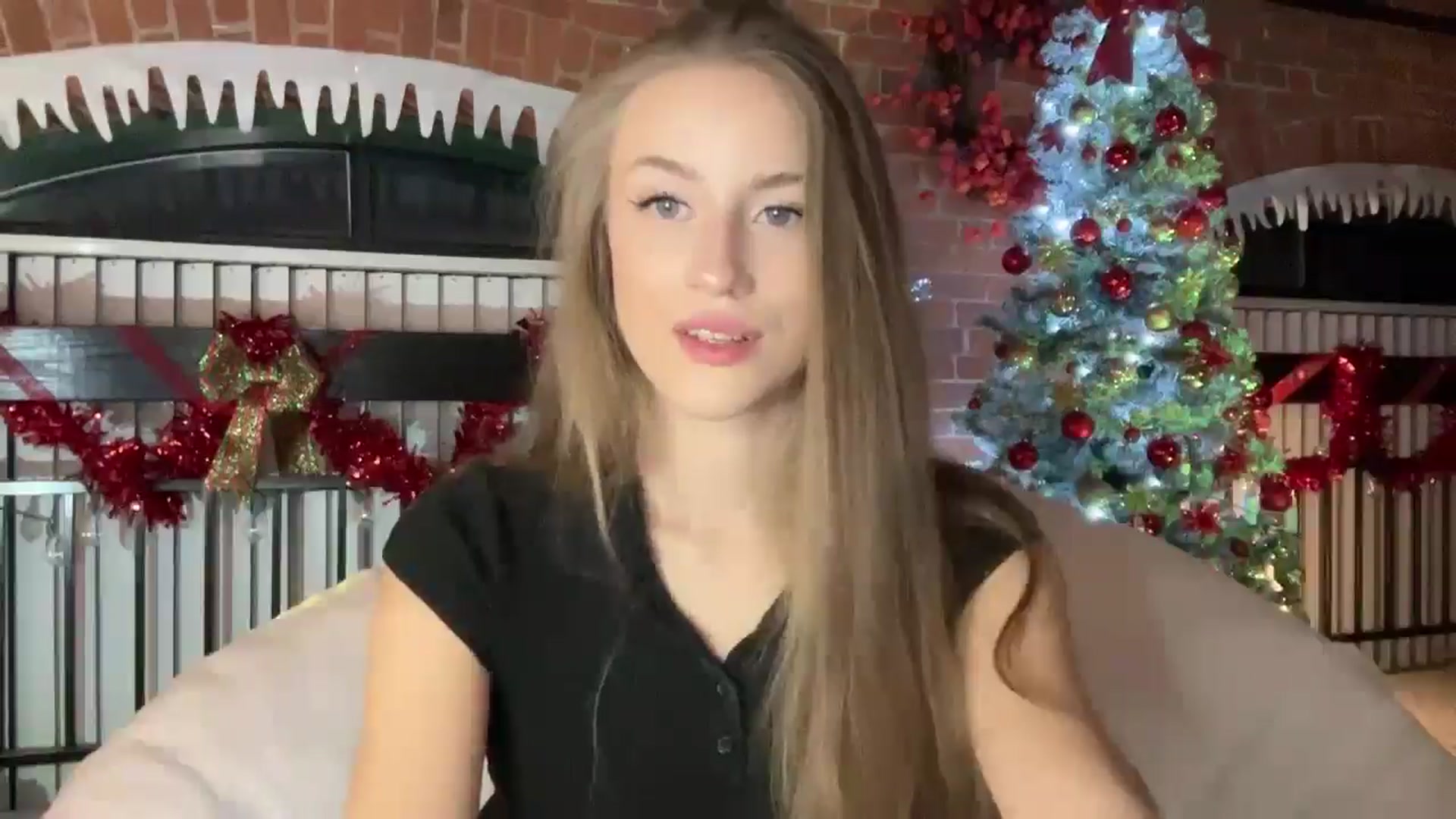 Gallery image thumbnail from Luna_Moore1's myfreecams stream on, 01/10/2025, 22:54 image 5 of 20