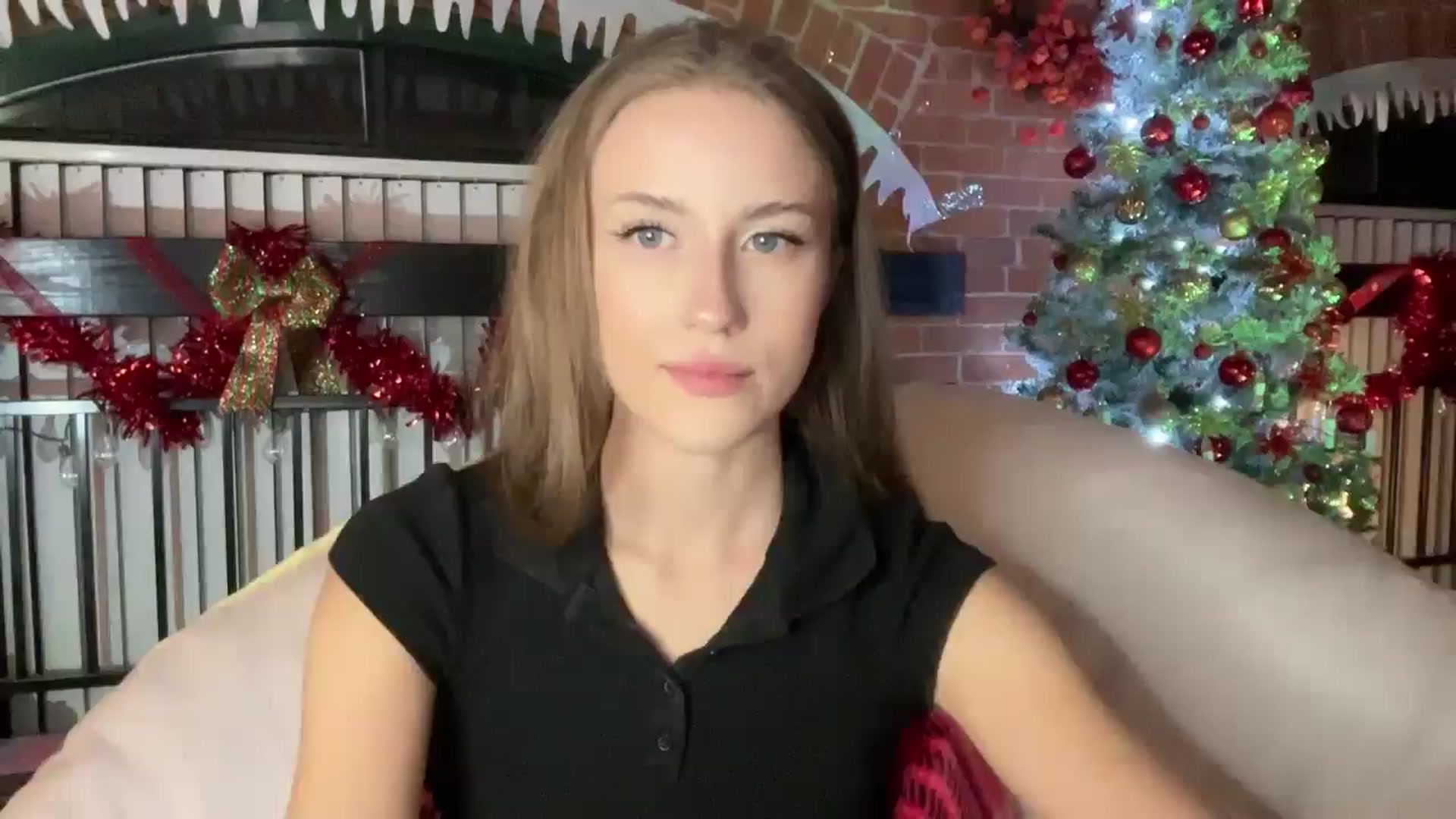 Gallery image thumbnail from Luna_Moore1's myfreecams stream on, 01/11/2025, 24:00 image 16 of 20