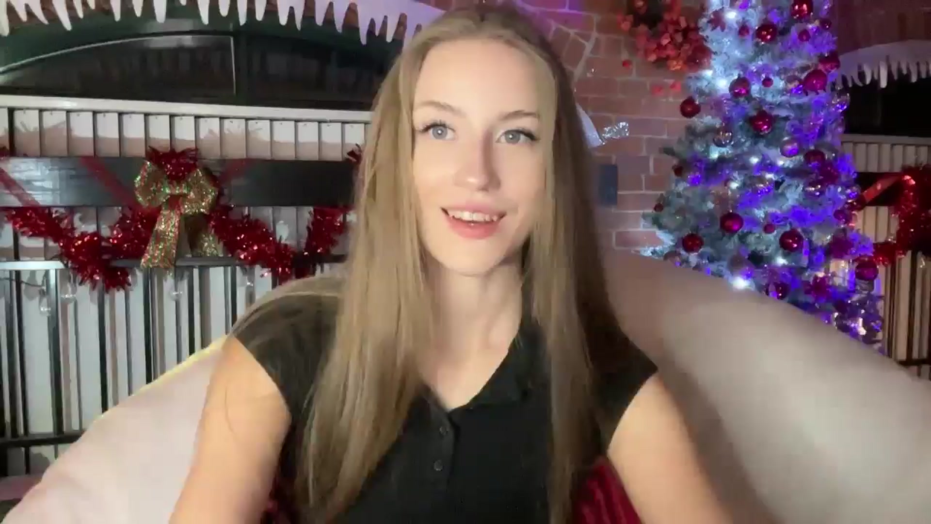 Gallery image thumbnail from Luna_Moore1's myfreecams stream on, 01/11/2025, 24:00 image 1 of 20