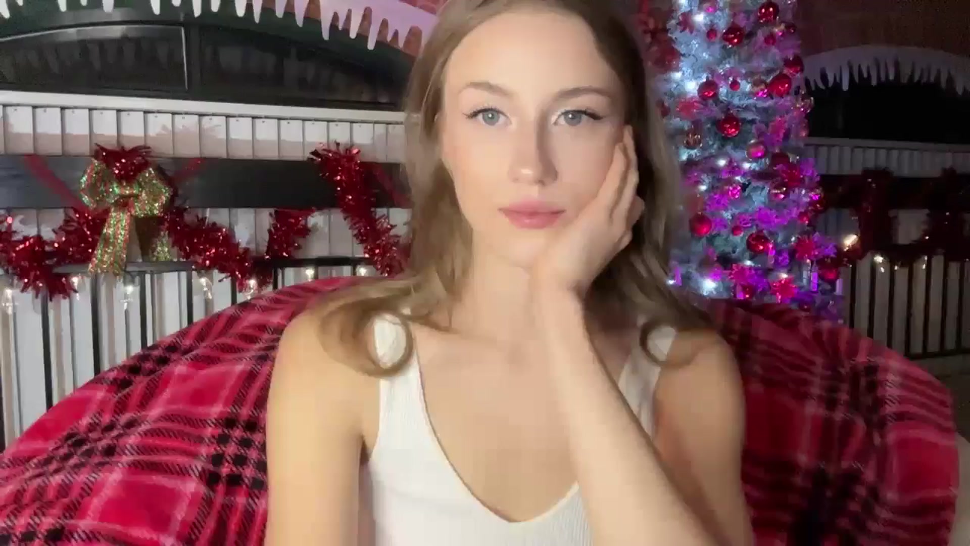 Gallery image thumbnail from Luna_Moore1's myfreecams stream on, 01/14/2025, 23:05 image 14 of 20