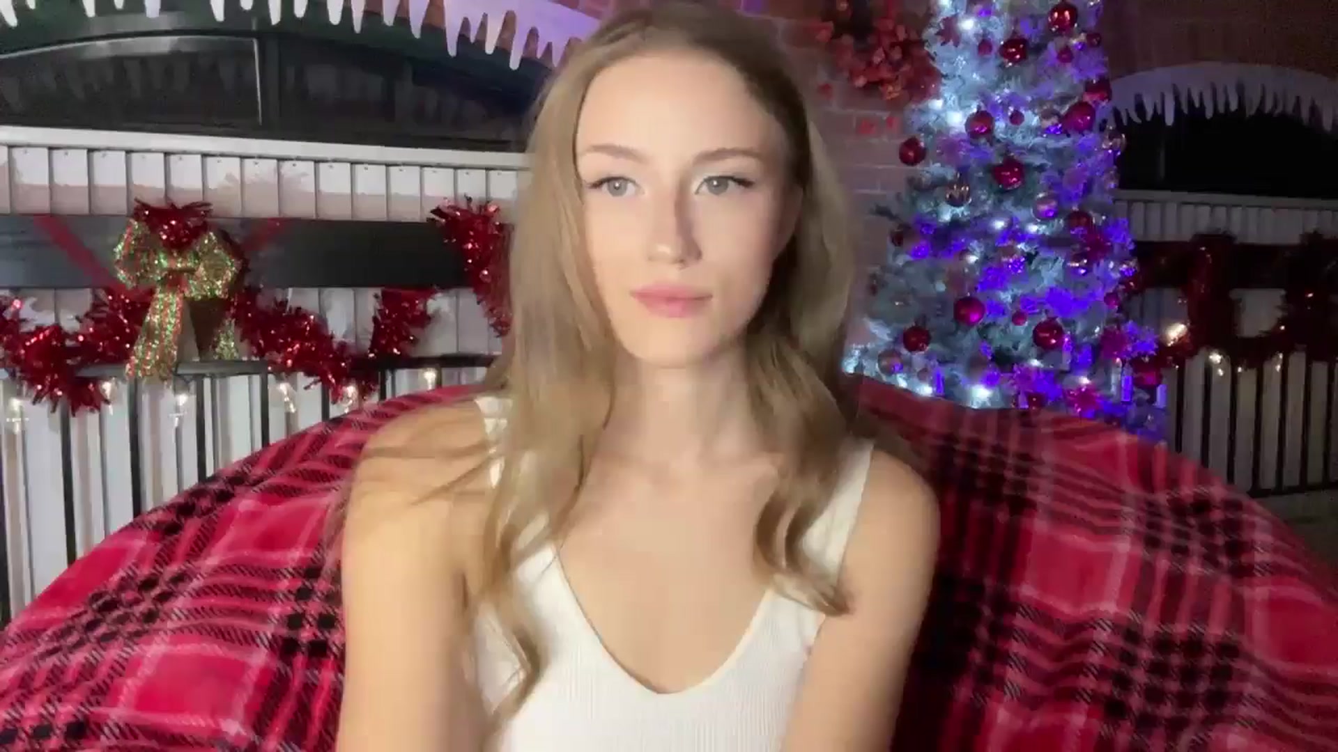 Gallery image thumbnail from Luna_Moore1's myfreecams stream on, 01/14/2025, 23:05 image 2 of 20