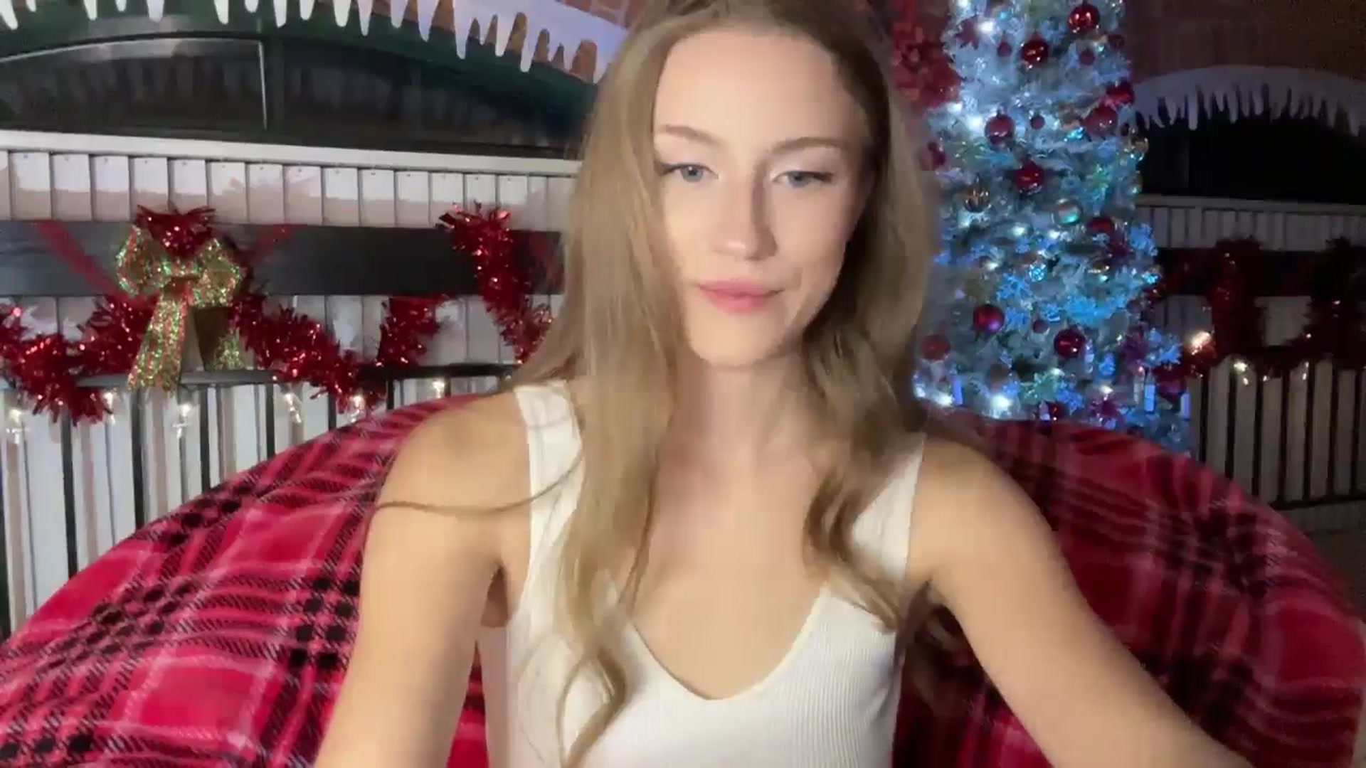 Gallery image thumbnail from Luna_Moore1's myfreecams stream on, 01/14/2025, 23:05 image 4 of 20