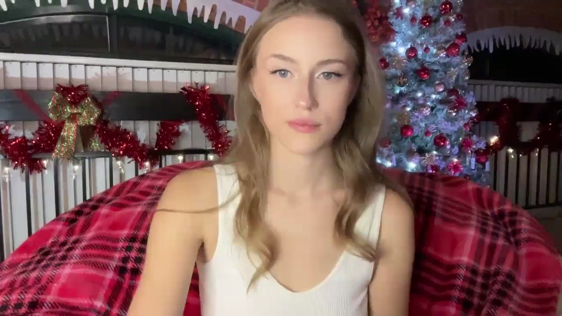 Gallery image thumbnail from Luna_Moore1's myfreecams stream on, 01/14/2025, 23:05 image 6 of 20