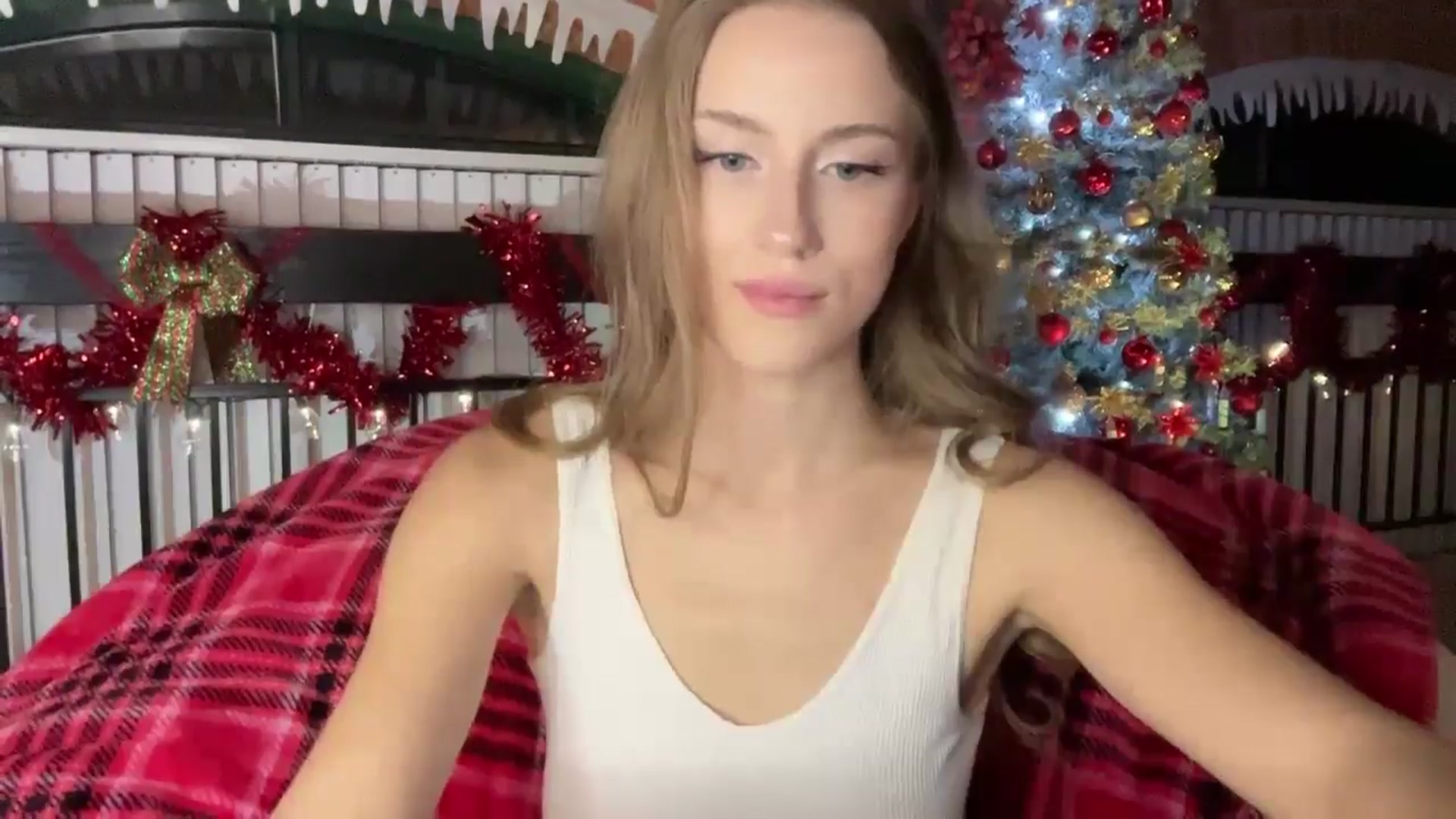 Gallery image thumbnail from Luna_Moore1's myfreecams stream on, 01/14/2025, 23:05 image 12 of 20