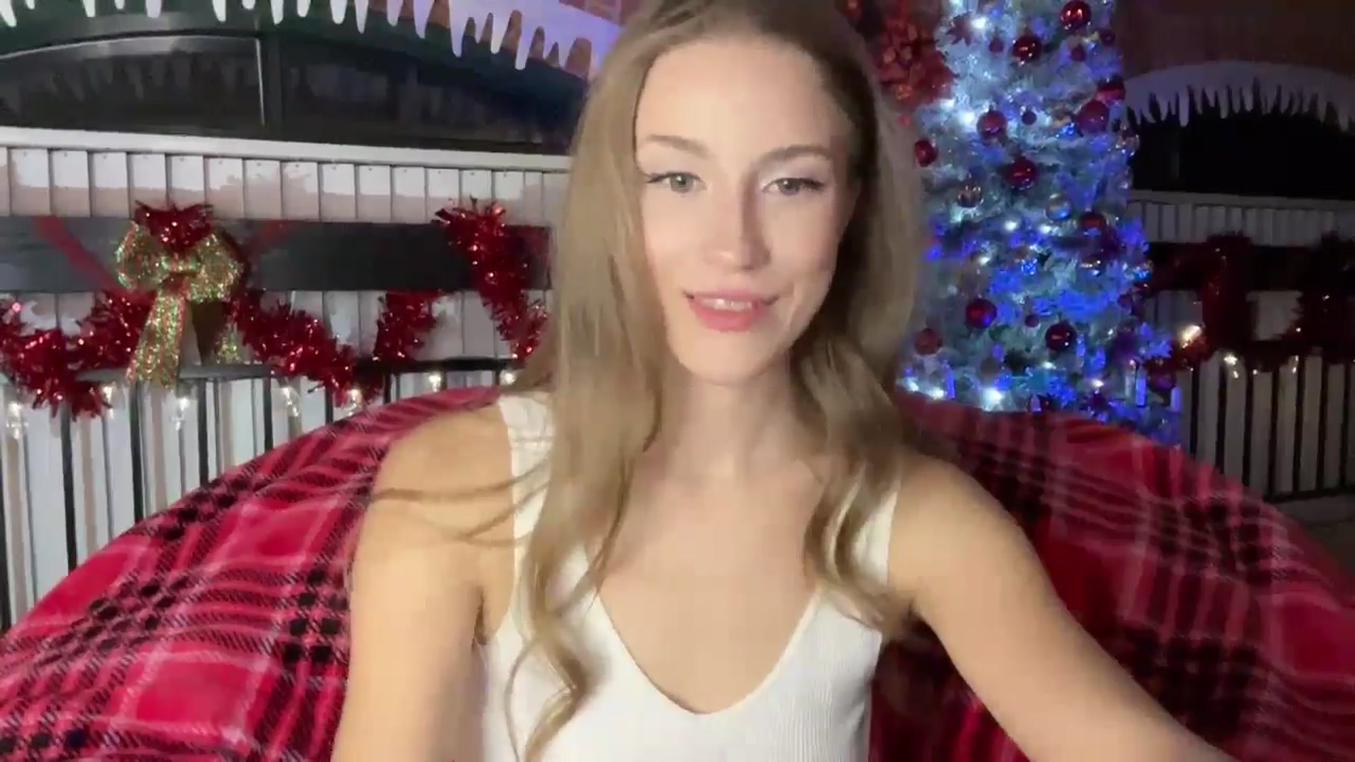 Gallery image thumbnail from Luna_Moore1's myfreecams stream on, 01/14/2025, 23:05 image 3 of 20
