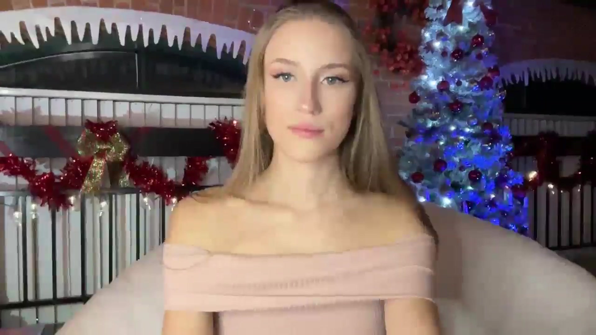 Gallery image thumbnail from Luna_Moore1's myfreecams stream on, 01/15/2025, 22:49 image 15 of 20
