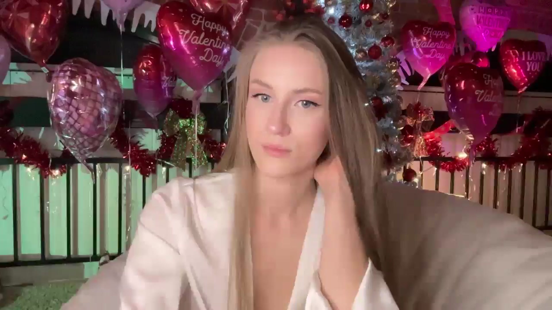 Gallery image thumbnail from Luna_Moore1's myfreecams stream on, 02/13/2025, 23:56 image 18 of 20