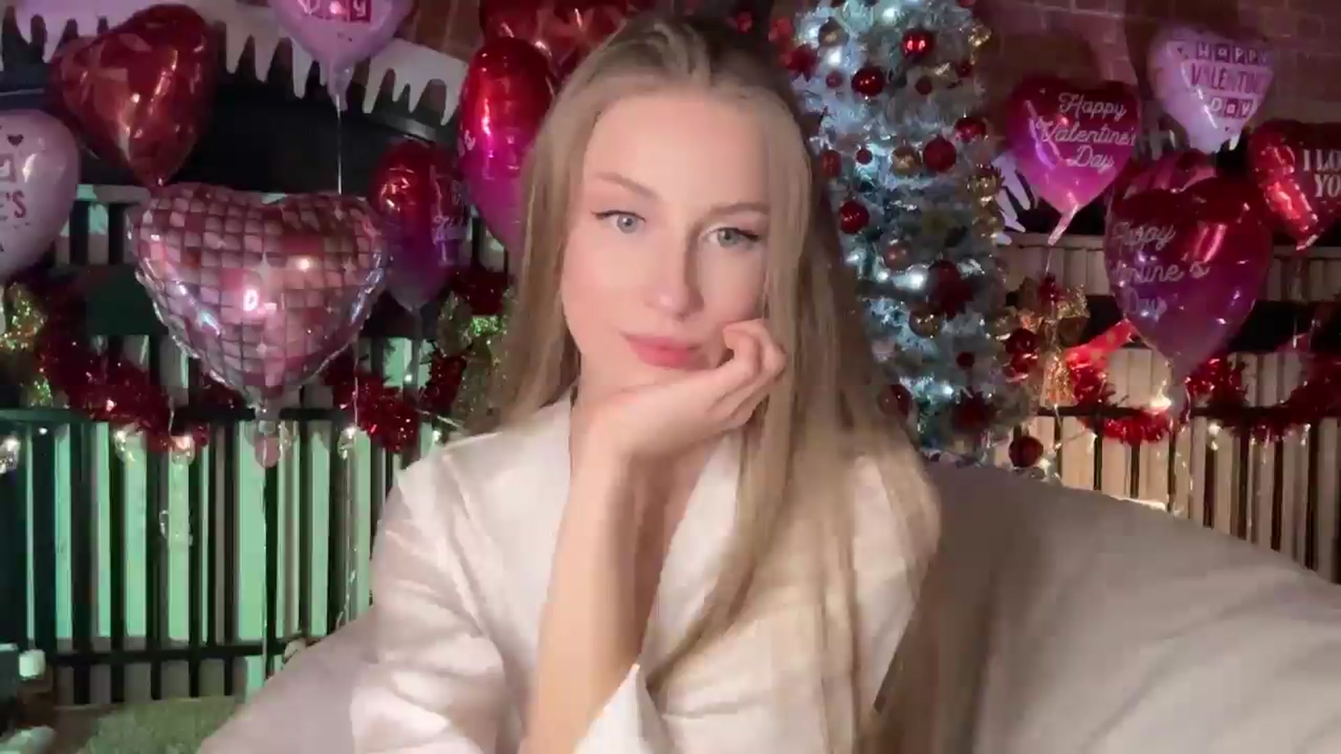 Gallery image thumbnail from Luna_Moore1's myfreecams stream on, 02/13/2025, 23:56 image 16 of 20