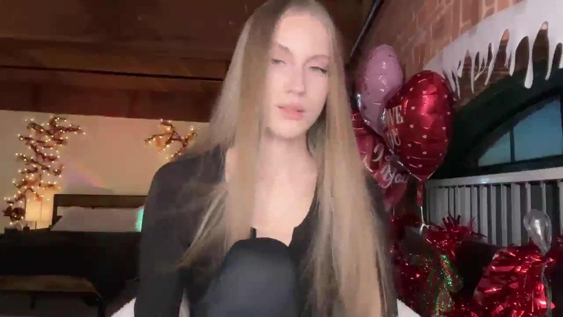 Gallery image thumbnail from Luna_Moore1's myfreecams stream on, 02/22/2025, 23:07 image 19 of 20