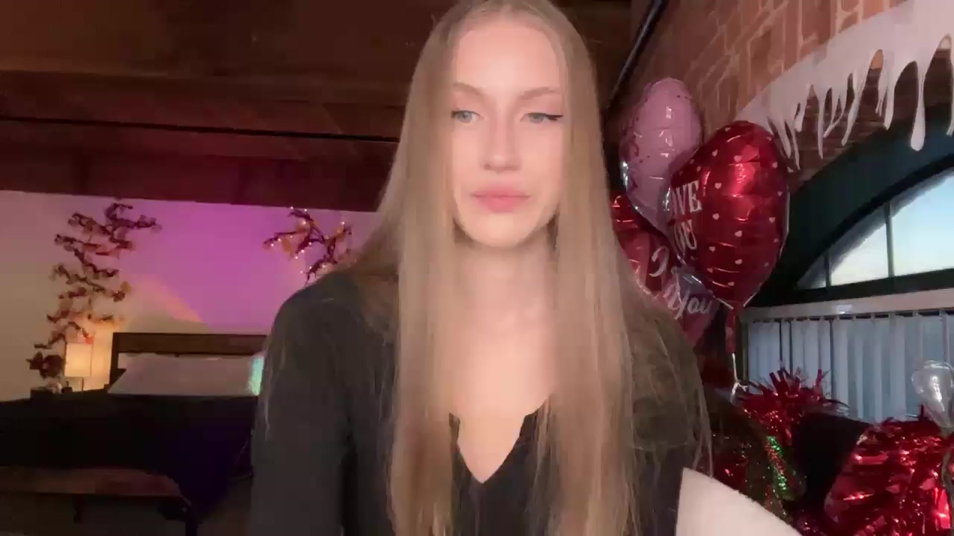 Gallery image thumbnail from Luna_Moore1's myfreecams stream on, 02/22/2025, 23:07 image 6 of 20