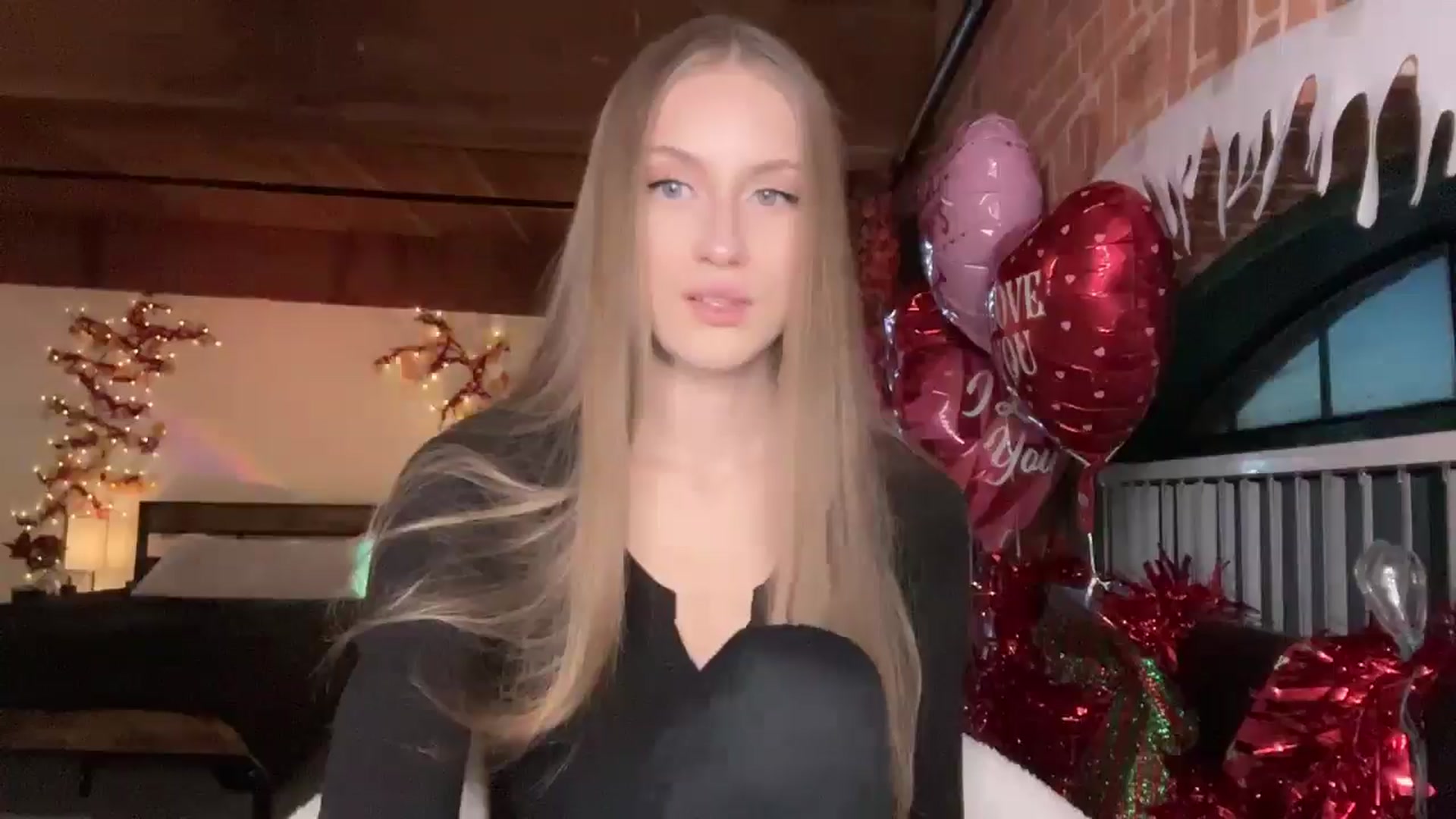 Gallery image thumbnail from Luna_Moore1's myfreecams stream on, 02/22/2025, 23:07 image 17 of 20