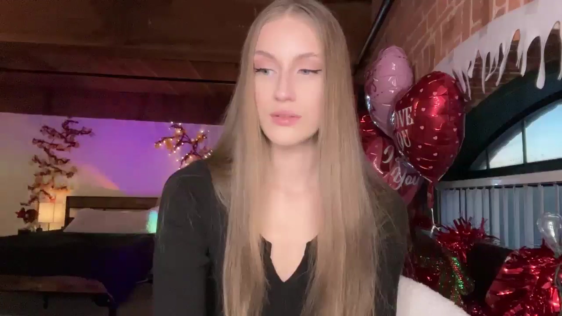 Gallery image thumbnail from Luna_Moore1's myfreecams stream on, 02/22/2025, 23:07 image 8 of 20