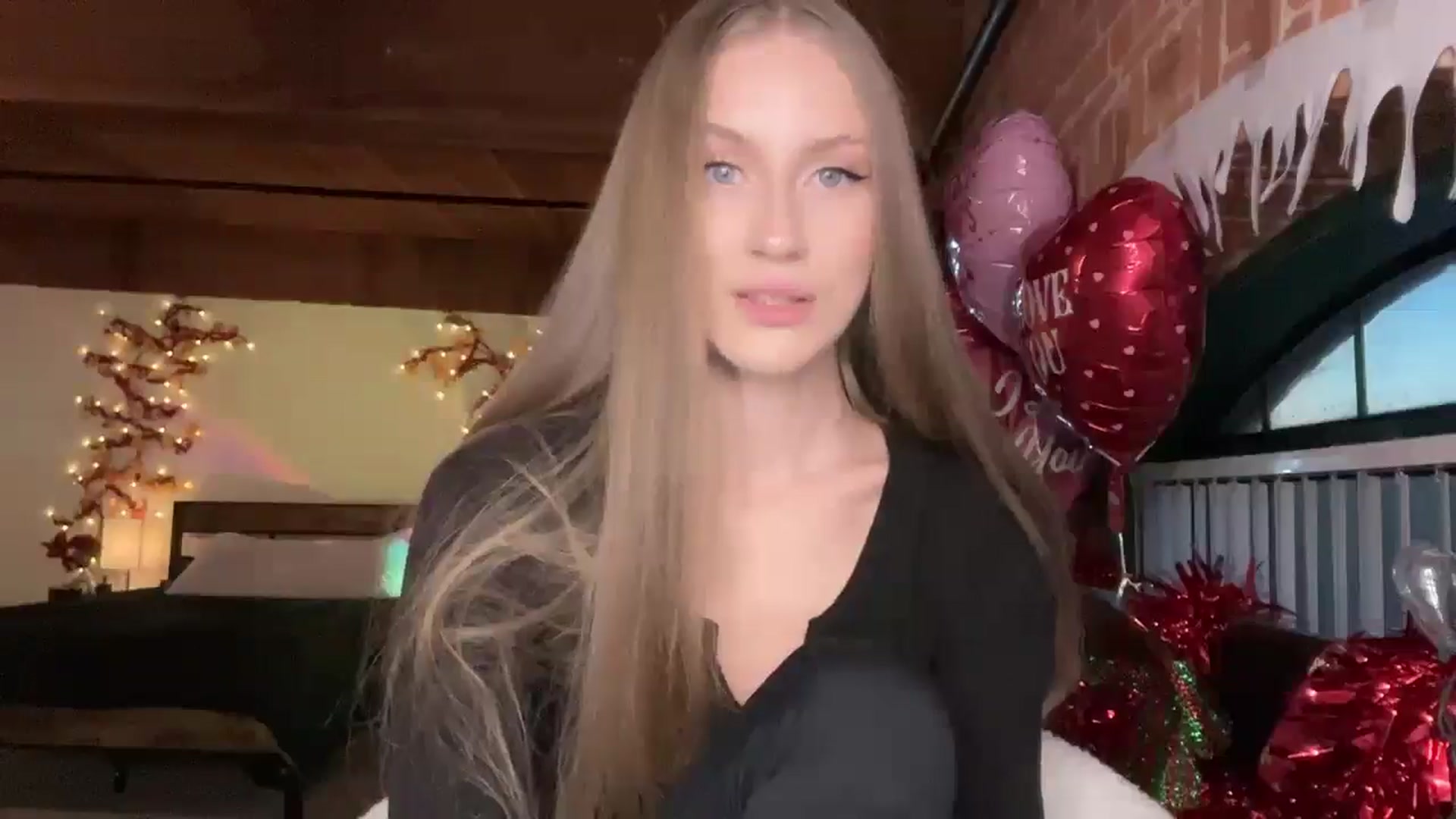 Gallery image thumbnail from Luna_Moore1's myfreecams stream on, 02/22/2025, 23:07 image 11 of 20
