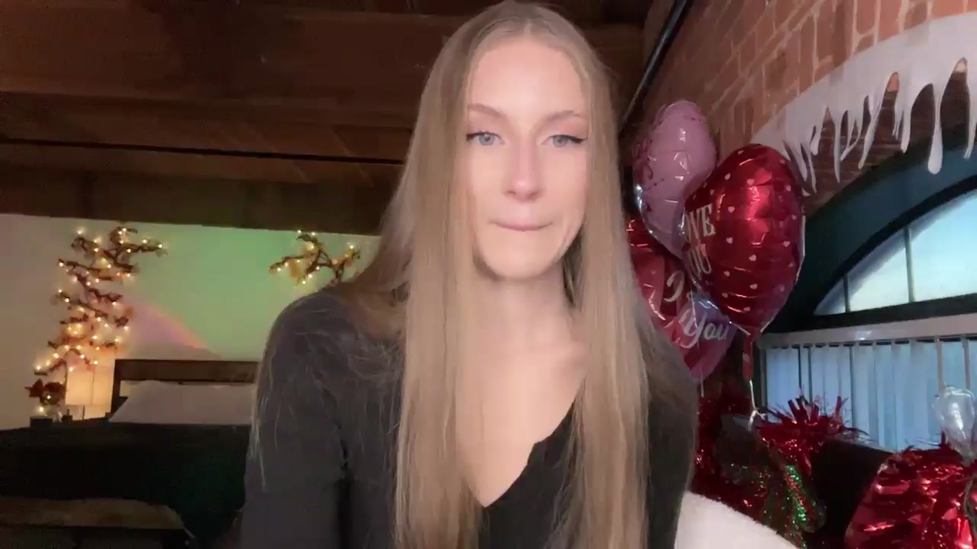 Gallery image thumbnail from Luna_Moore1's myfreecams stream on, 02/22/2025, 23:07 image 3 of 20