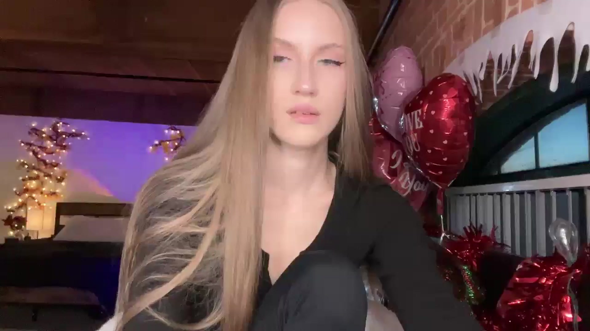 Gallery image thumbnail from Luna_Moore1's myfreecams stream on, 02/22/2025, 23:07 image 14 of 20