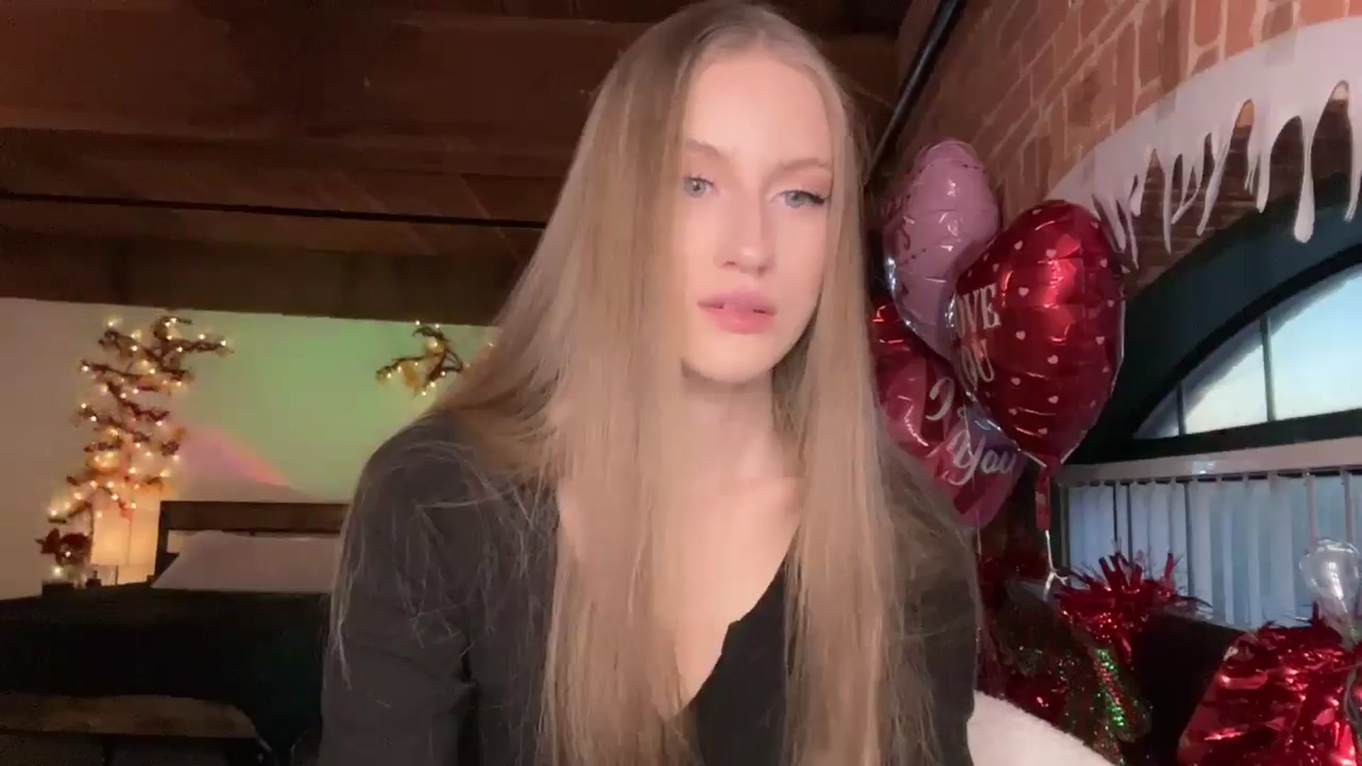 Gallery image thumbnail from Luna_Moore1's myfreecams stream on, 02/22/2025, 23:07 image 5 of 20