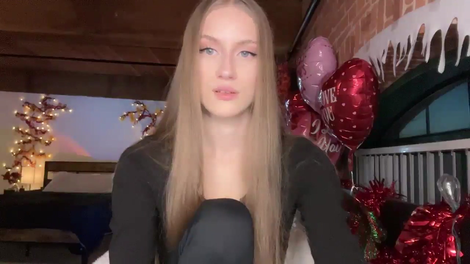 Gallery image thumbnail from Luna_Moore1's myfreecams stream on, 02/22/2025, 23:07 image 20 of 20