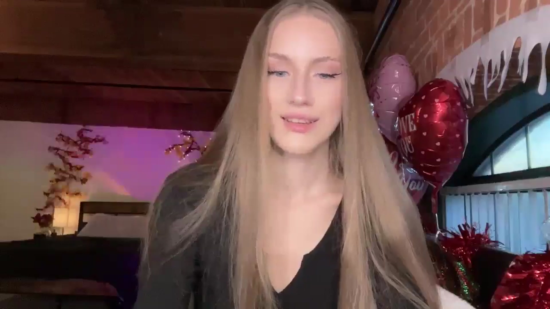 Gallery image thumbnail from Luna_Moore1's myfreecams stream on, 02/22/2025, 23:07 image 2 of 20
