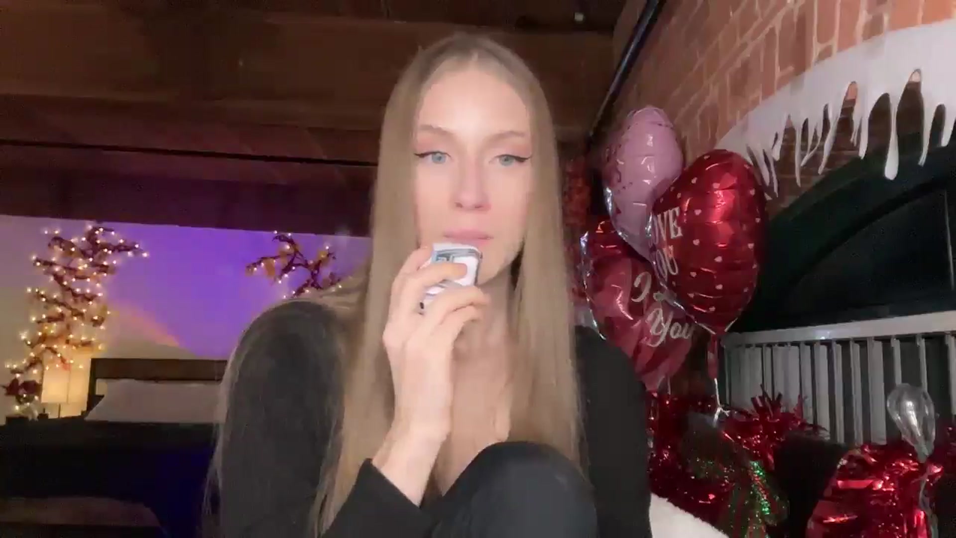Gallery image thumbnail from Luna_Moore1's myfreecams stream on, 02/23/2025, 24:34 image 20 of 20