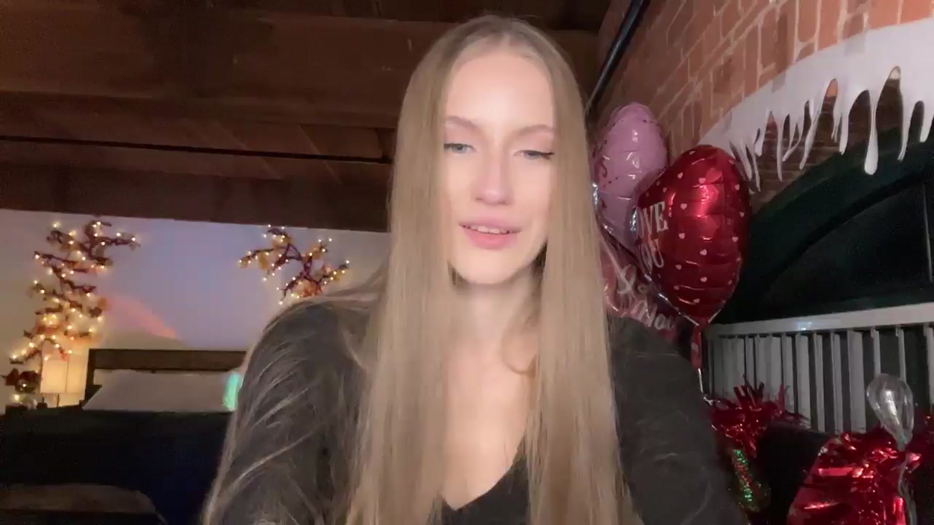 Gallery image thumbnail from Luna_Moore1's myfreecams stream on, 02/23/2025, 24:34 image 17 of 20