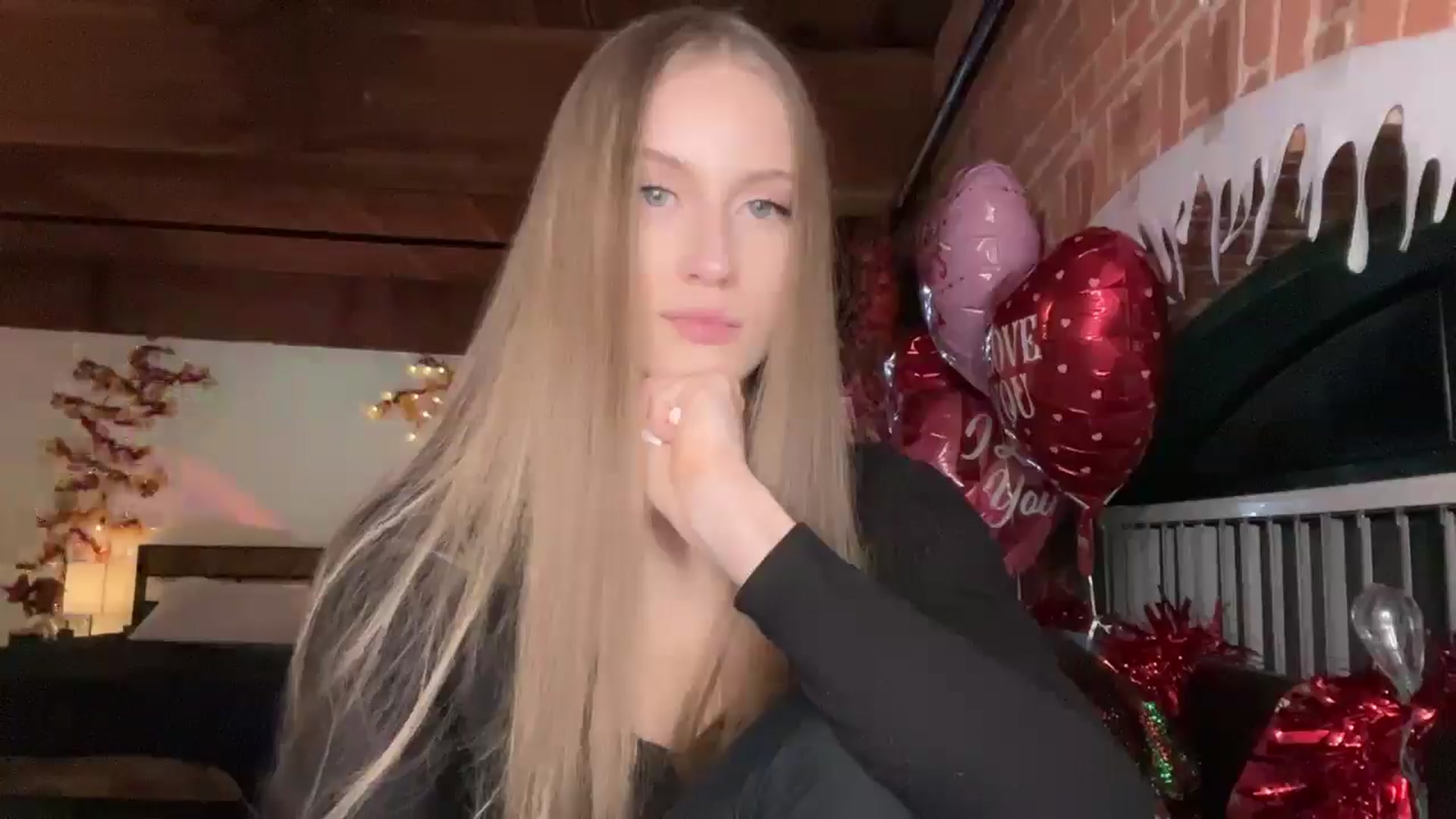 Gallery image thumbnail from Luna_Moore1's myfreecams stream on, 02/23/2025, 24:34 image 14 of 20