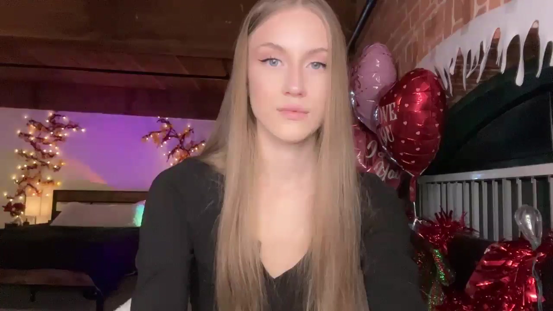 Gallery image thumbnail from Luna_Moore1's myfreecams stream on, 02/23/2025, 24:34 image 3 of 20