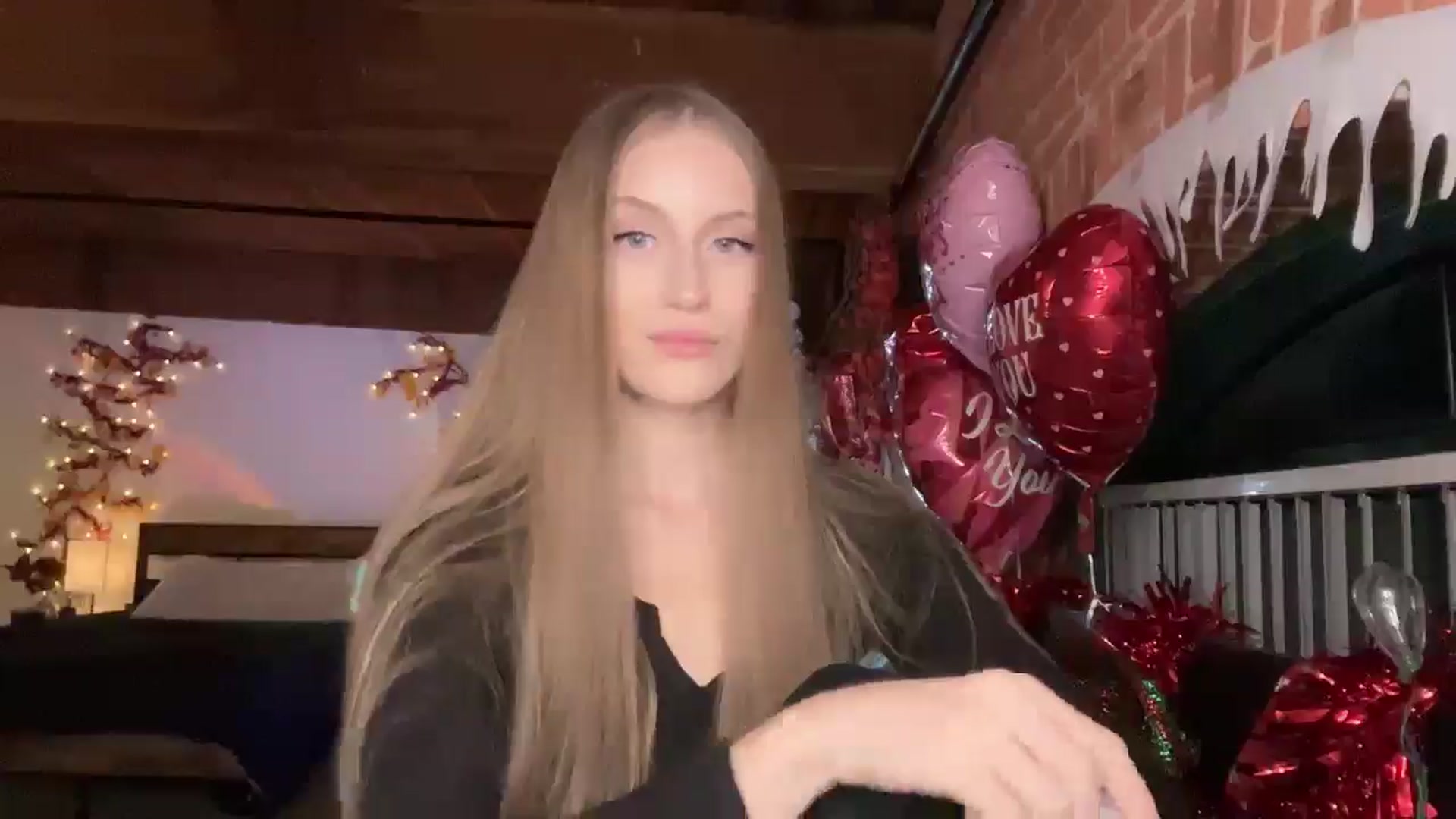 Gallery image thumbnail from Luna_Moore1's myfreecams stream on, 02/23/2025, 24:34 image 9 of 20