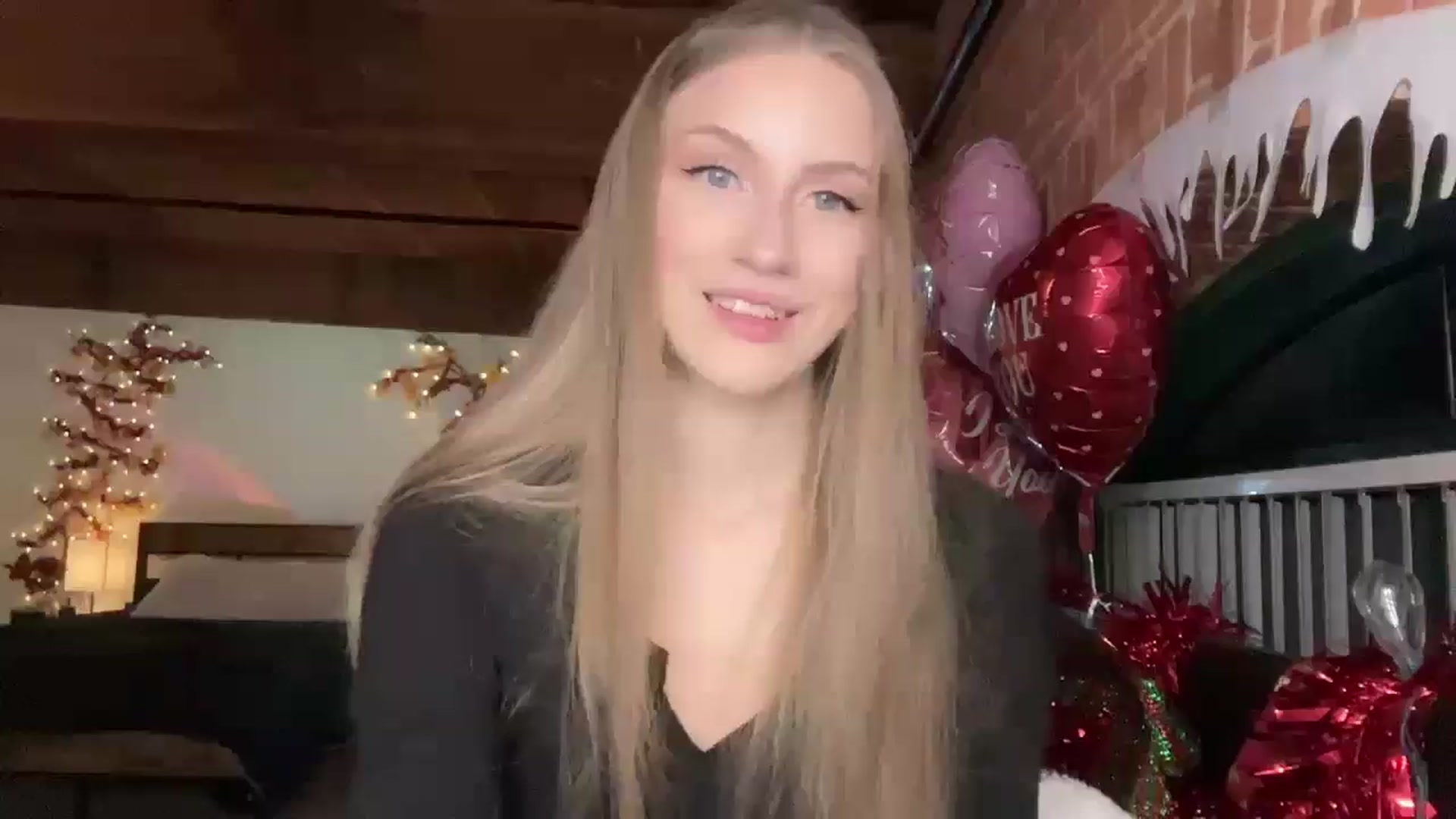 Gallery image thumbnail from Luna_Moore1's myfreecams stream on, 02/23/2025, 24:34 image 6 of 20