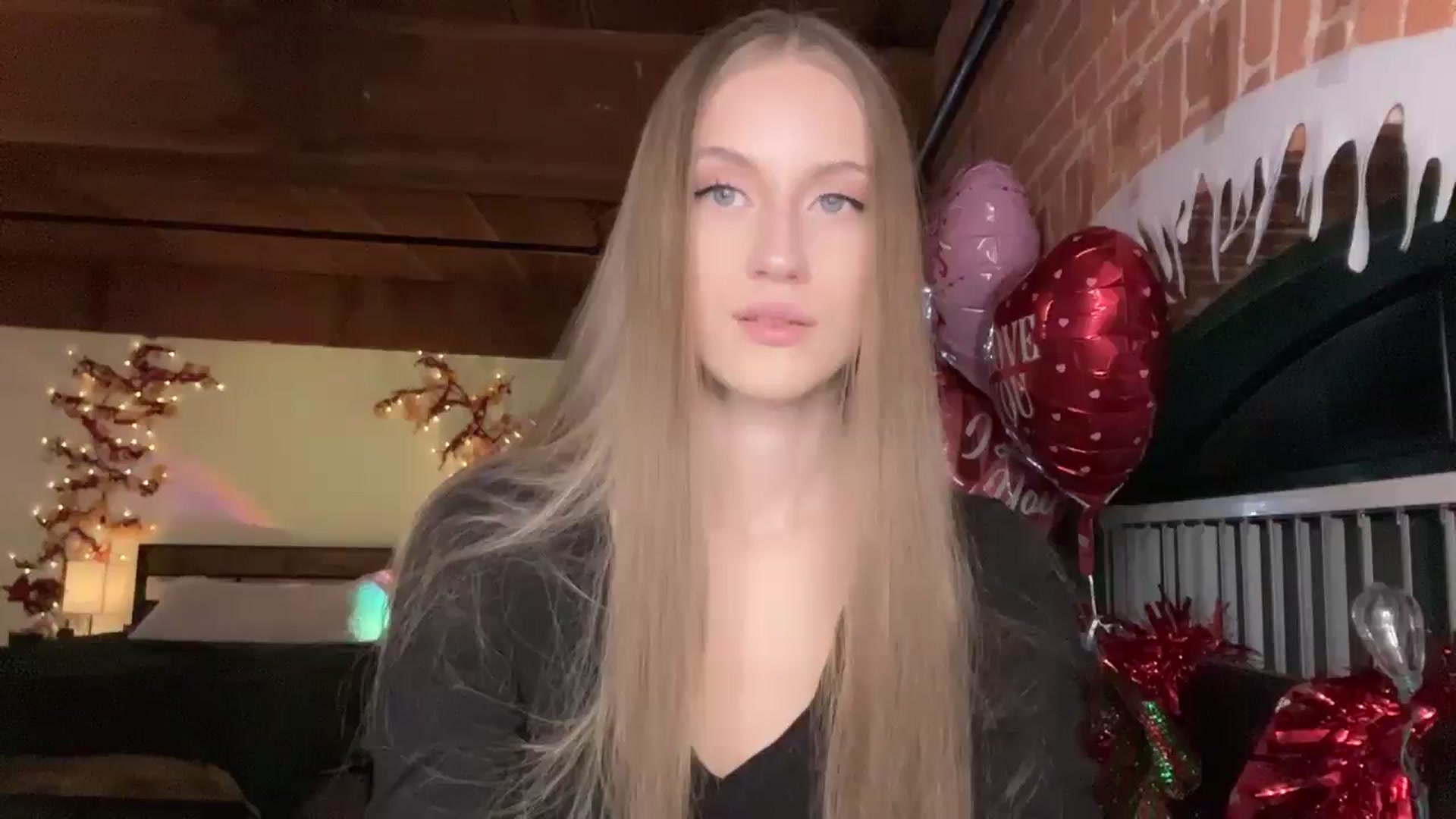 Gallery image thumbnail from Luna_Moore1's myfreecams stream on, 02/23/2025, 24:34 image 11 of 20