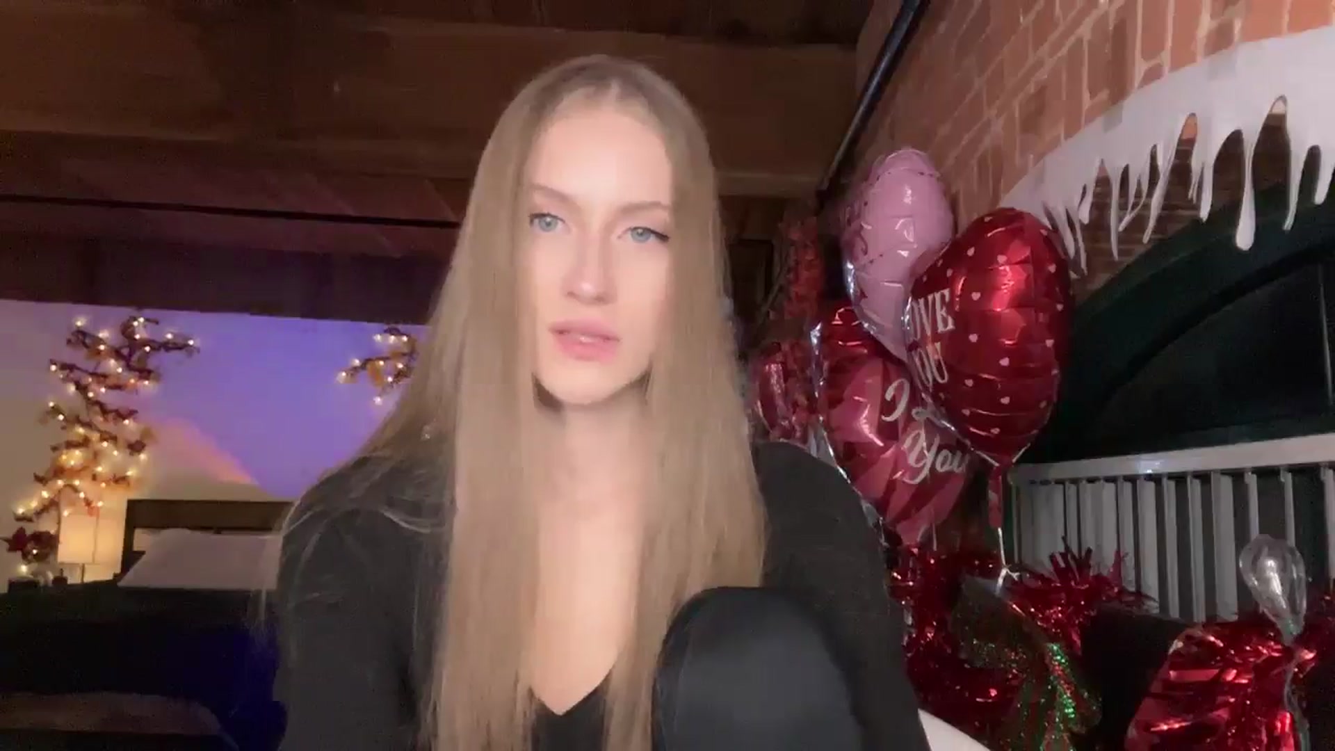 Gallery image thumbnail from Luna_Moore1's myfreecams stream on, 02/23/2025, 24:34 image 13 of 20