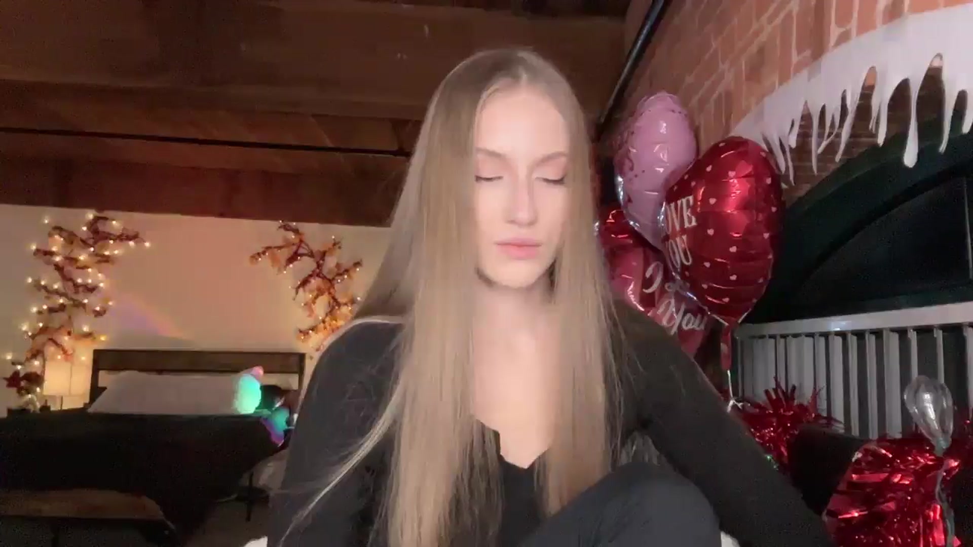 Gallery image thumbnail from Luna_Moore1's myfreecams stream on, 02/23/2025, 24:34 image 7 of 20