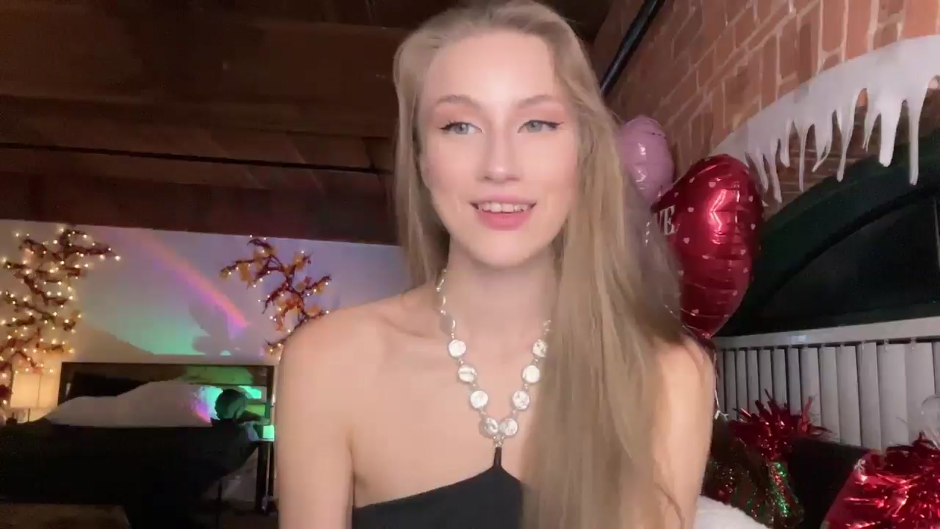 Gallery image thumbnail from Luna_Moore1's myfreecams stream on, 02/25/2025, 24:04 image 13 of 20