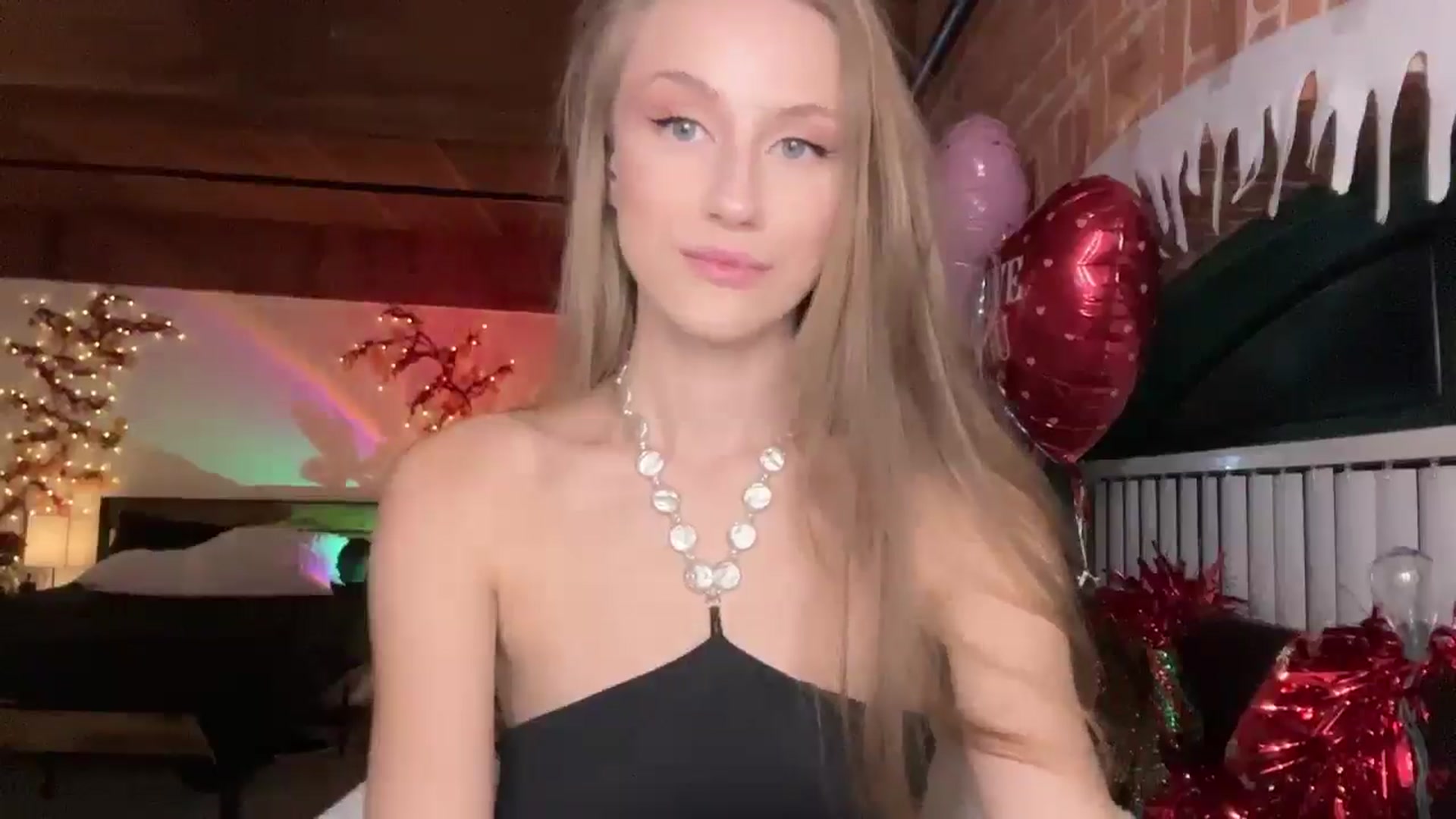 Gallery image thumbnail from Luna_Moore1's myfreecams stream on, 02/25/2025, 24:04 image 20 of 20