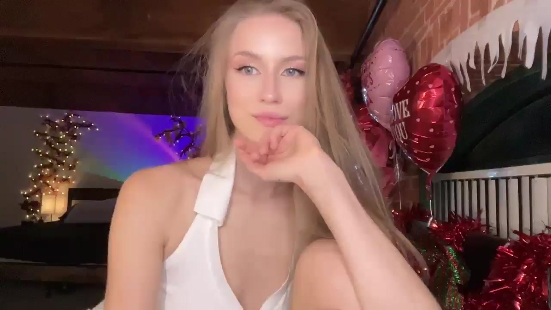 Gallery image thumbnail from Luna_Moore1's myfreecams stream on, 02/27/2025, 24:41 image 11 of 20