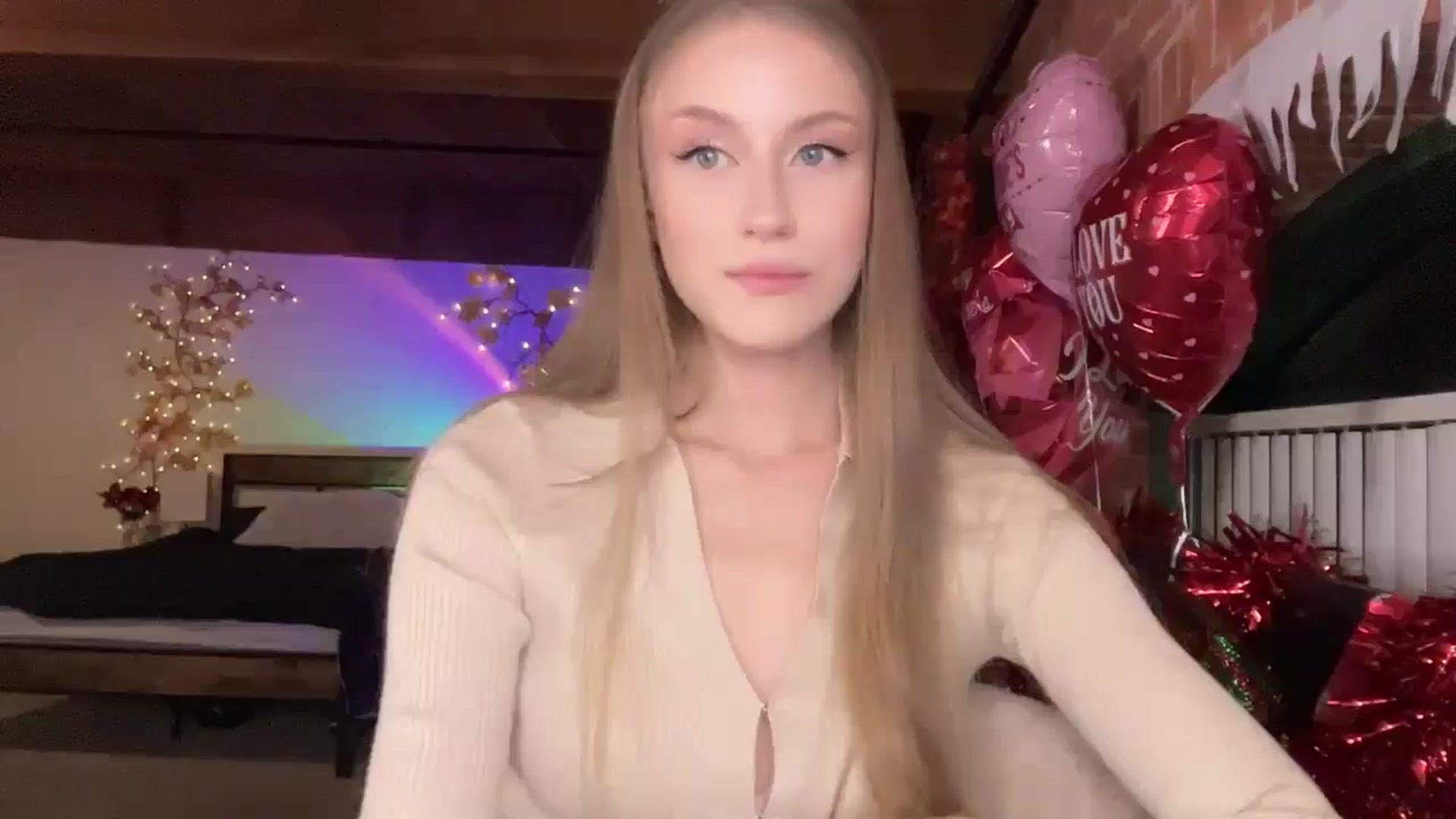 Gallery image thumbnail from Luna_Moore1's myfreecams stream on, 02/28/2025, 23:42 image 11 of 20