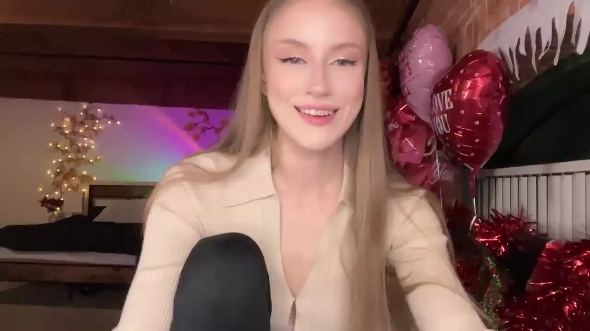 Gallery image thumbnail from Luna_Moore1's myfreecams stream on, 02/28/2025, 23:42 image 7 of 20