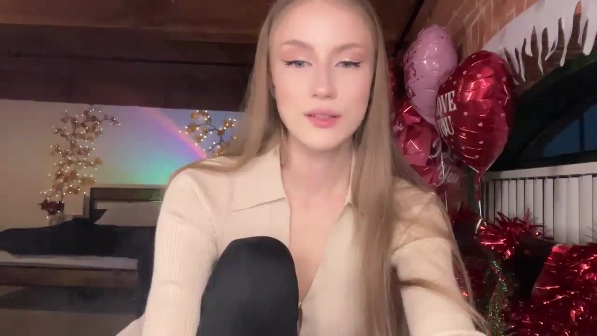 Gallery image thumbnail from Luna_Moore1's myfreecams stream on, 02/28/2025, 23:42 image 3 of 20