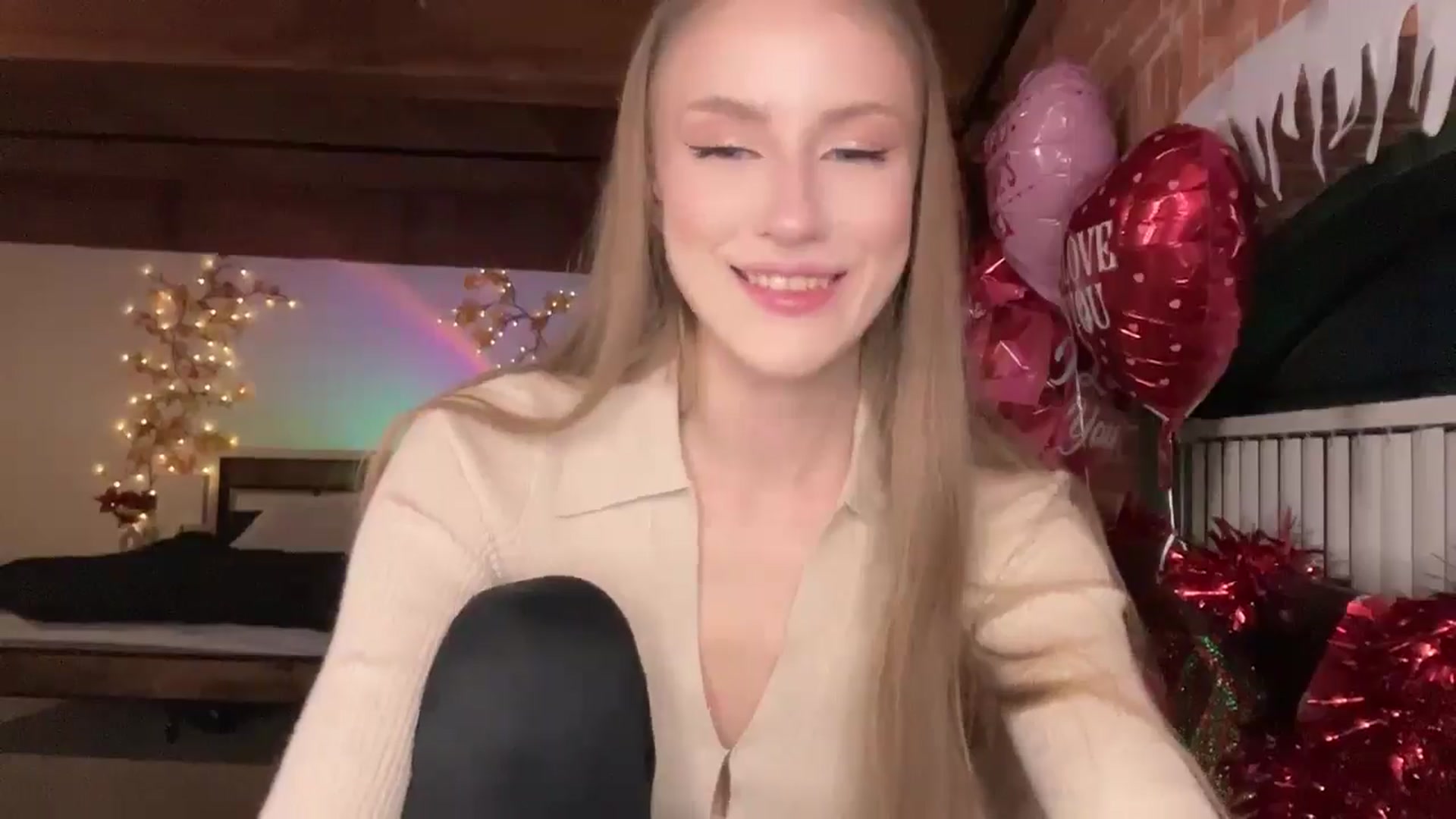 Gallery image thumbnail from Luna_Moore1's myfreecams stream on, 02/28/2025, 23:42 image 6 of 20