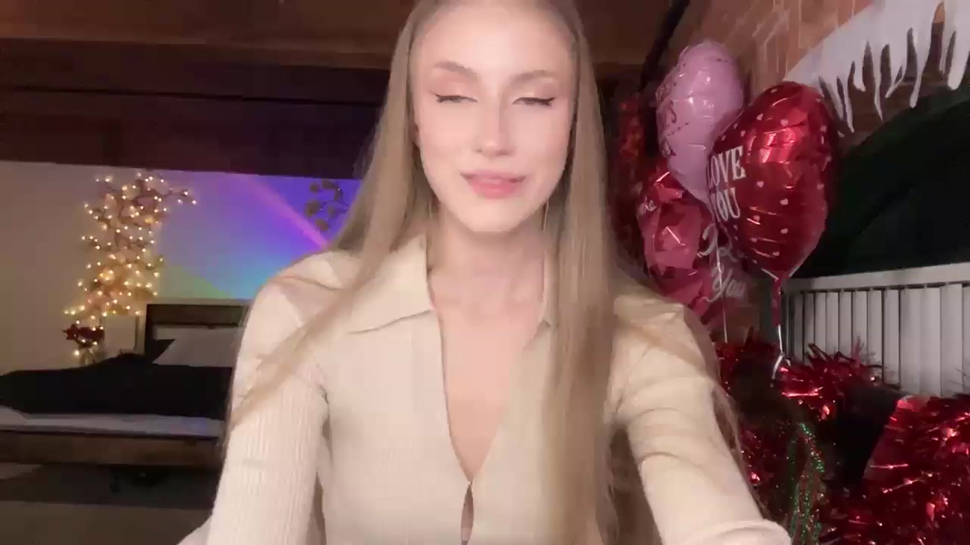 Gallery image thumbnail from Luna_Moore1's myfreecams stream on, 02/28/2025, 23:42 image 9 of 20